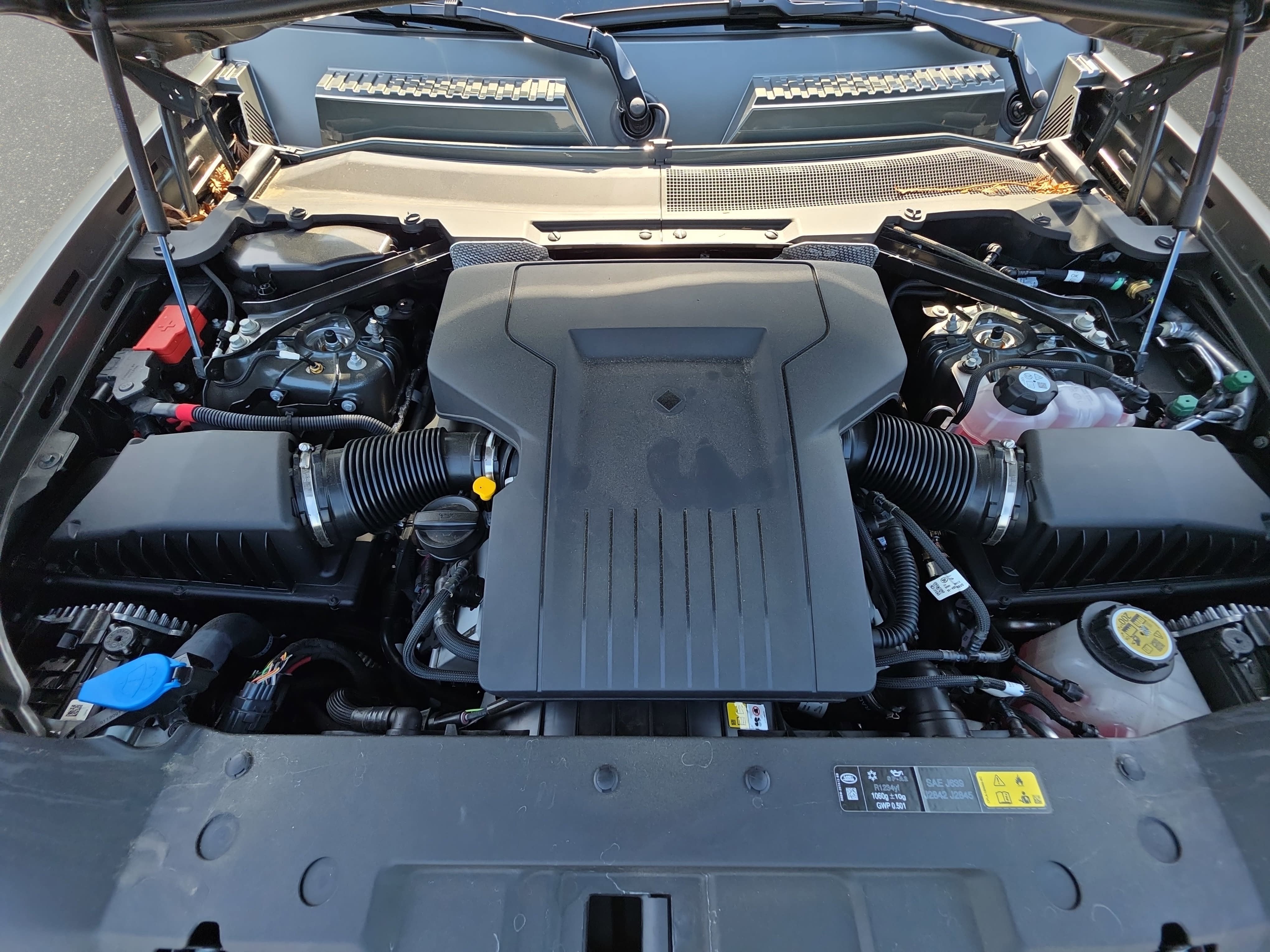 2025 Land Rover Defender V8
