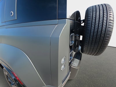 2025 Land Rover Defender V8