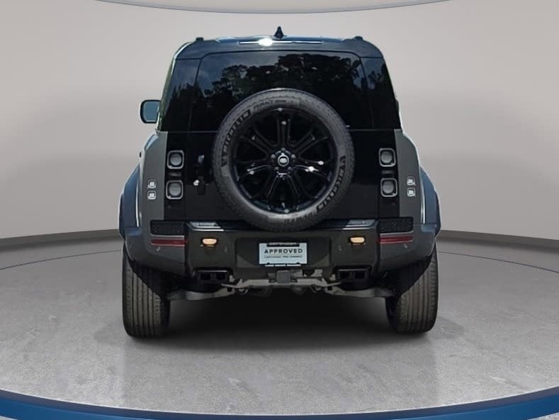 2025 Land Rover Defender V8