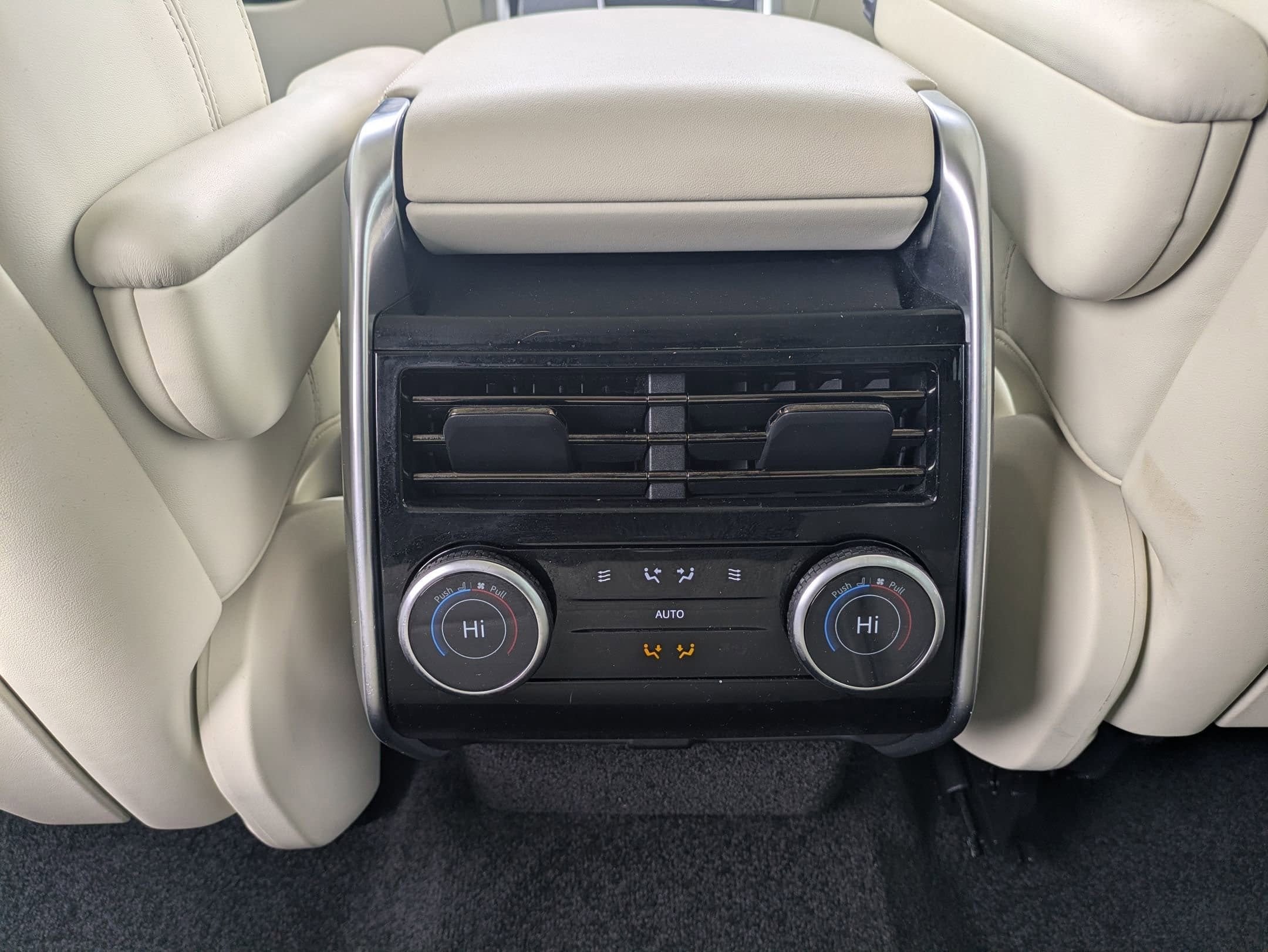 2023 Land Rover Range Rover SE