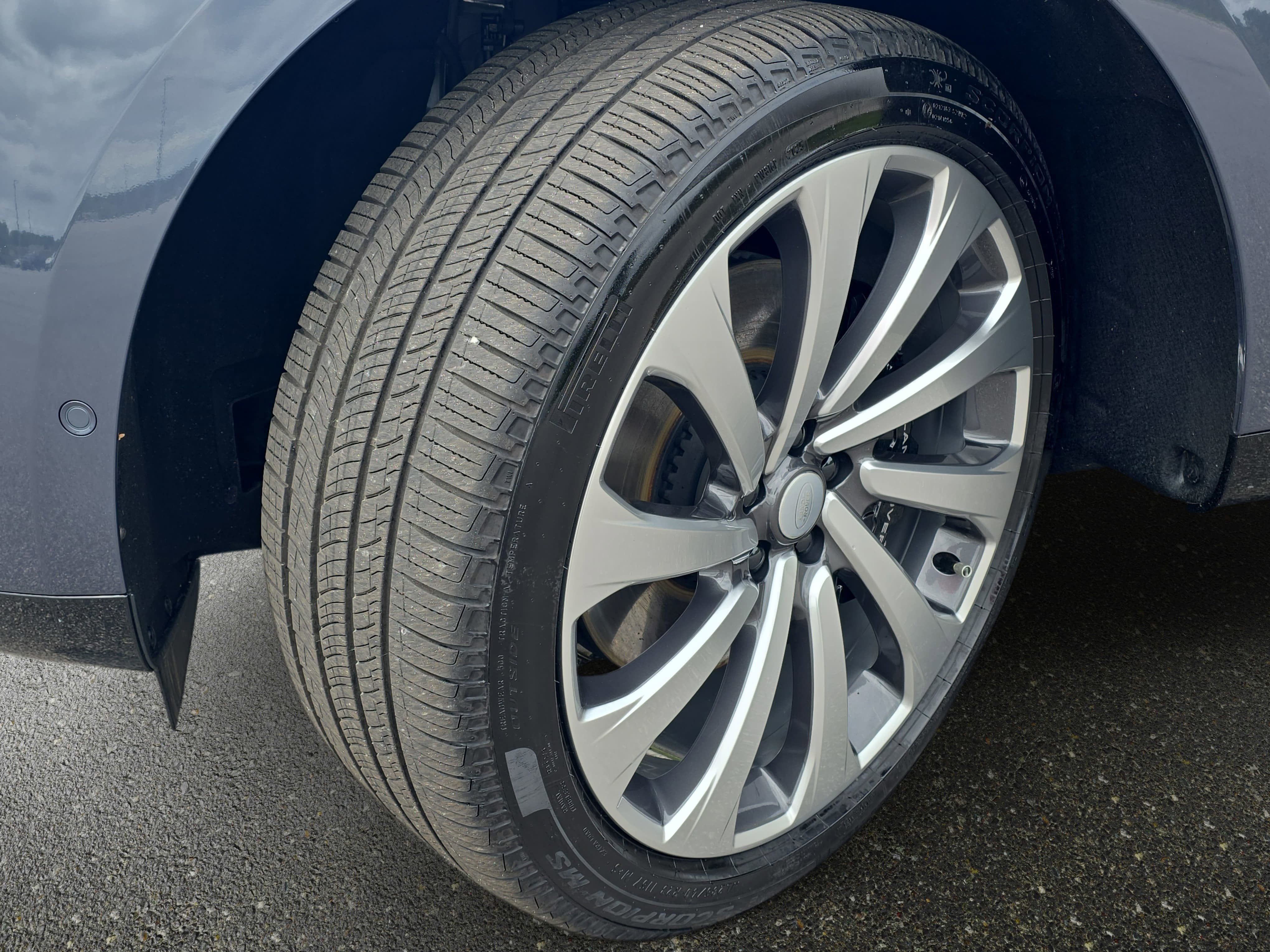 2025 Land Rover Range Rover SE