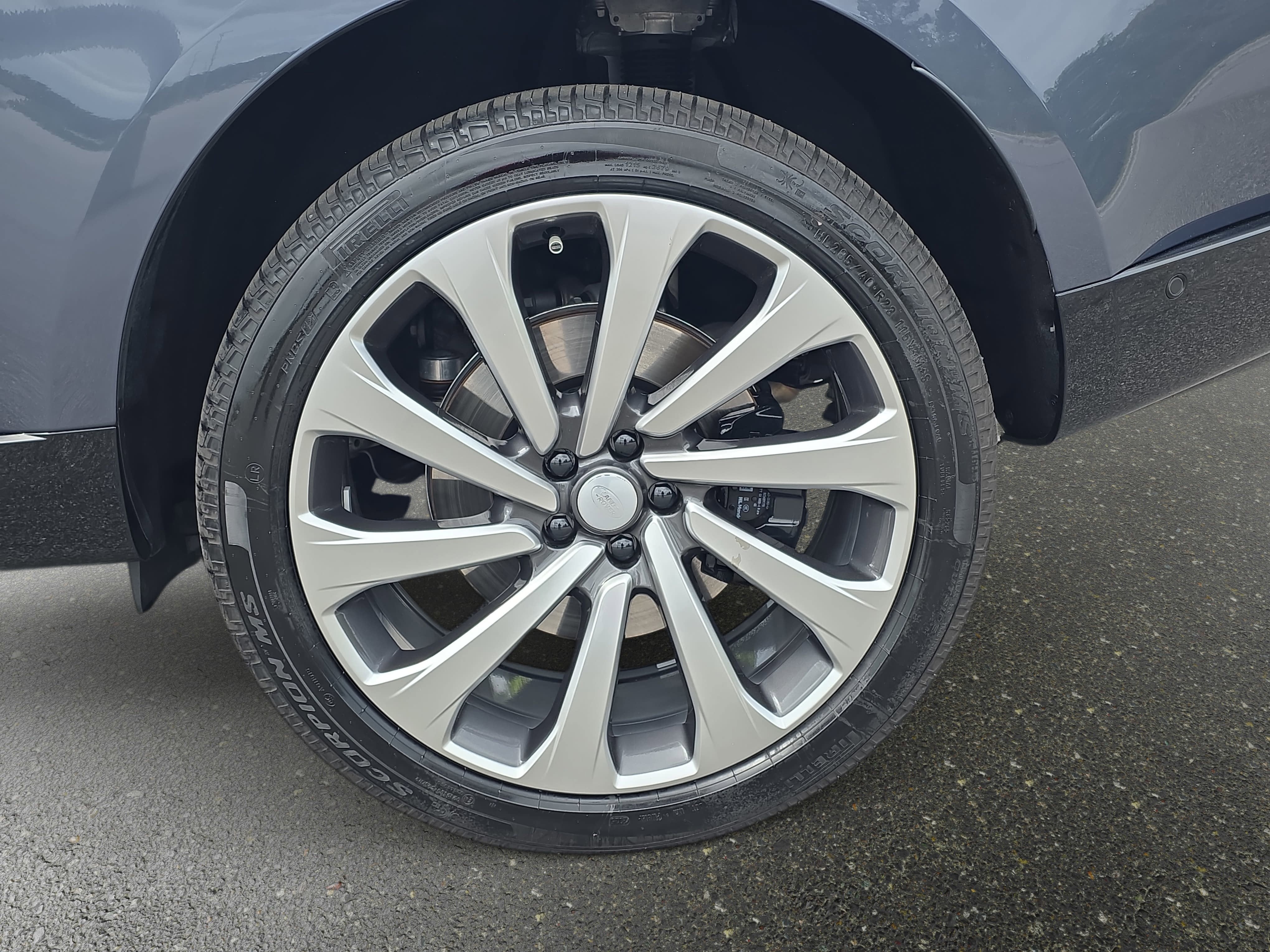 2025 Land Rover Range Rover SE