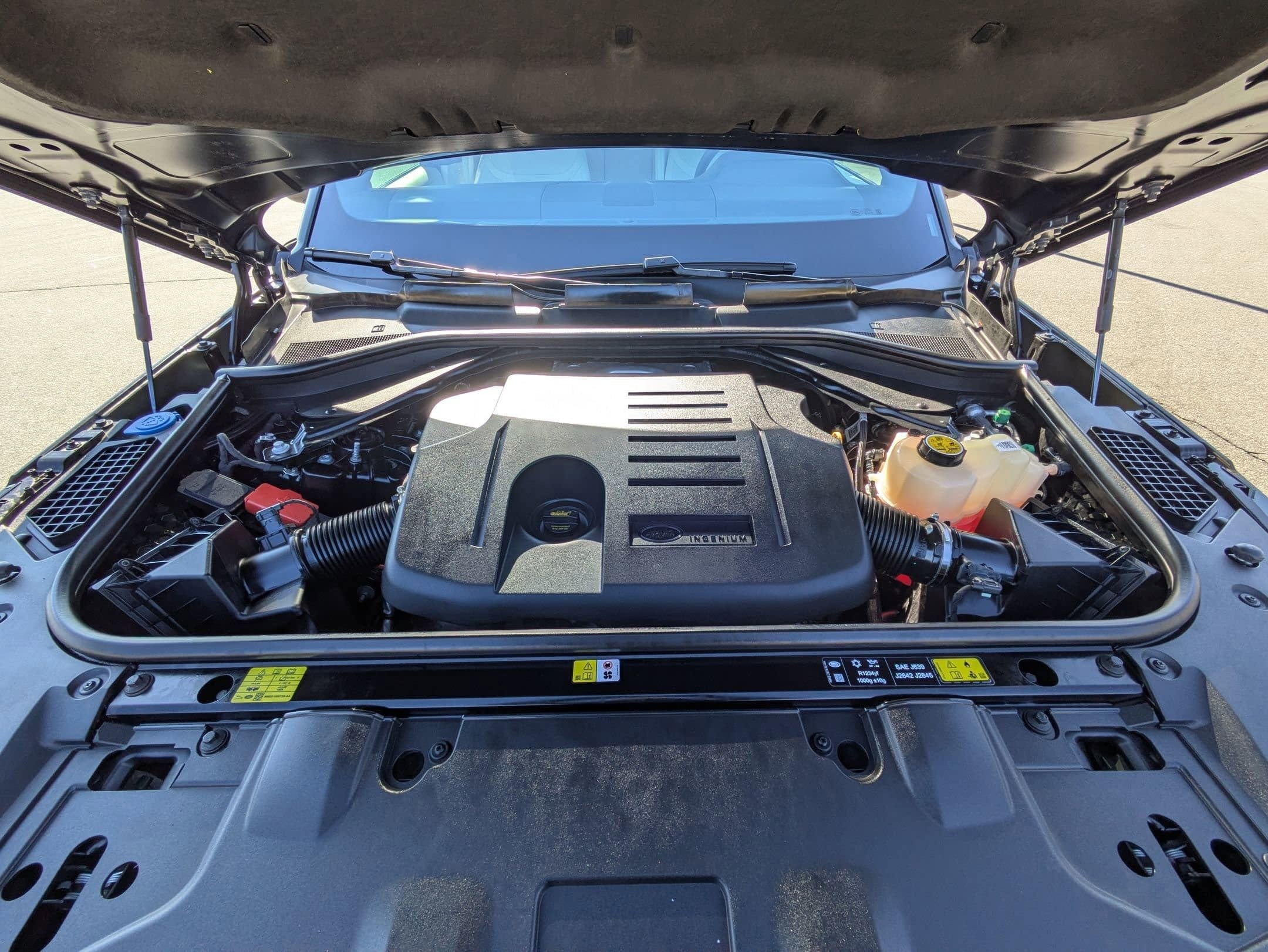 2025 Land Rover Range Rover SE