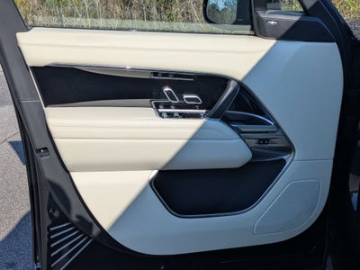 2025 Land Rover Range Rover SE