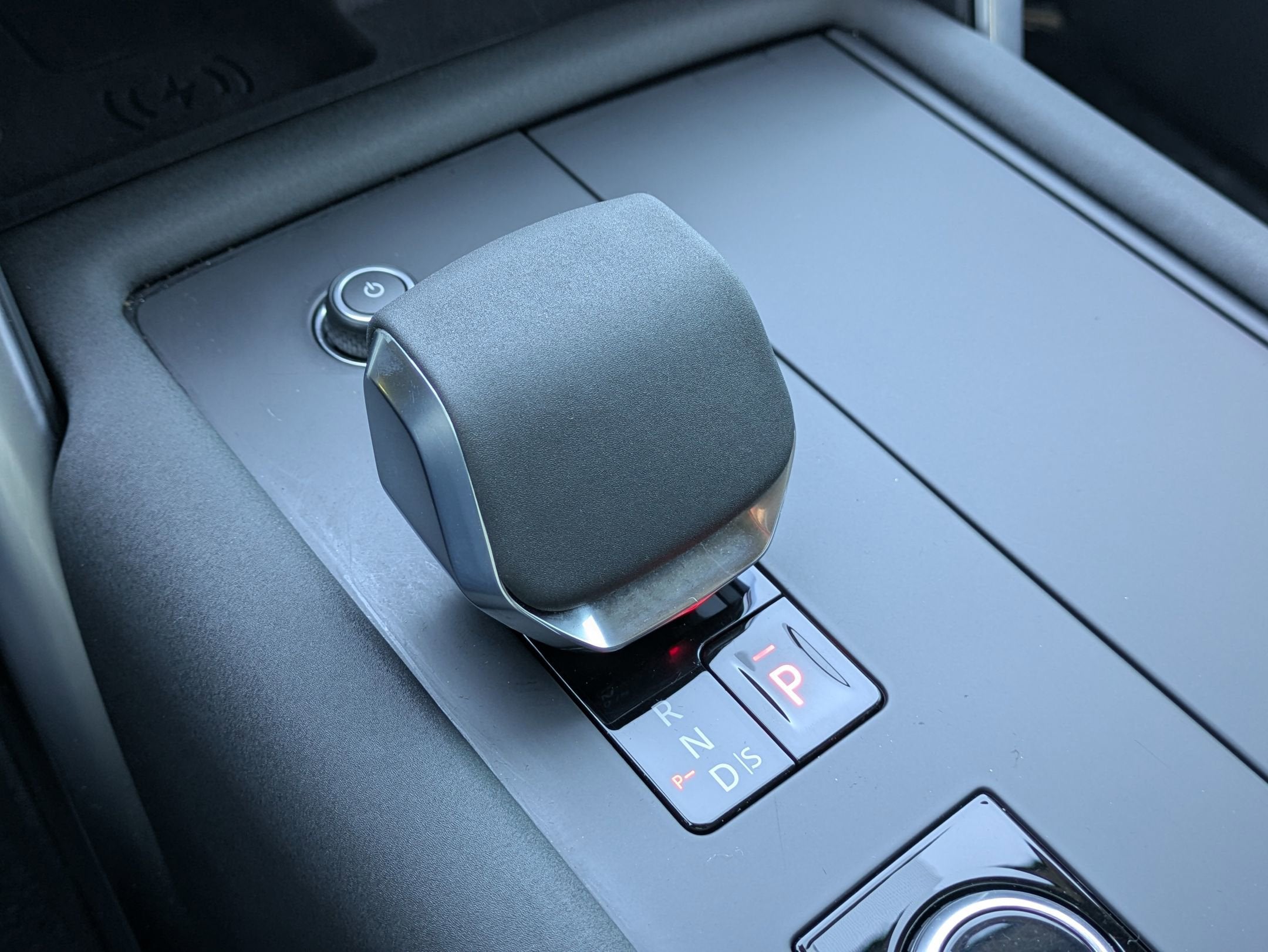 2024 Land Rover Discovery Dynamic SE