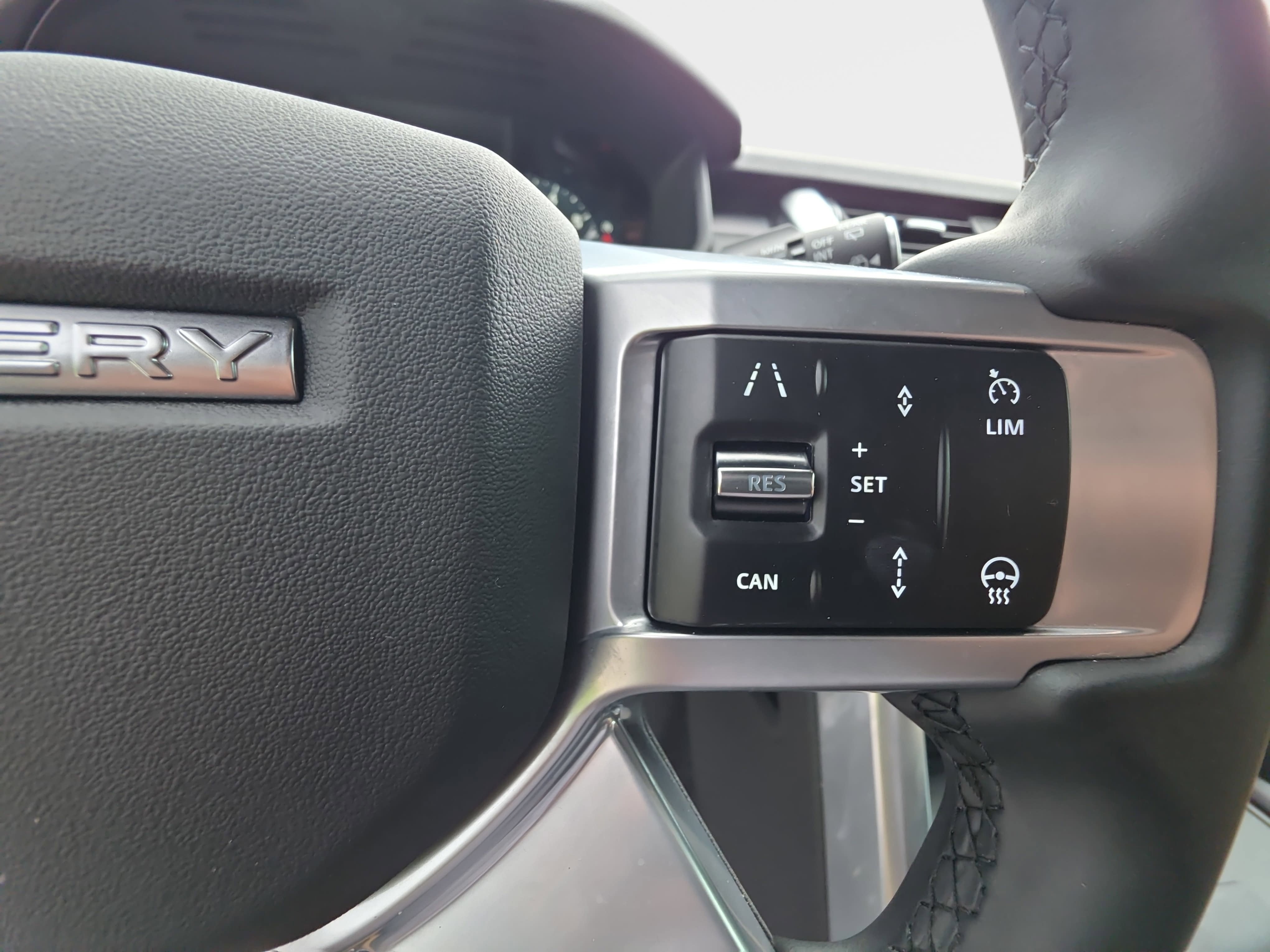 2025 Land Rover Discovery Dynamic SE