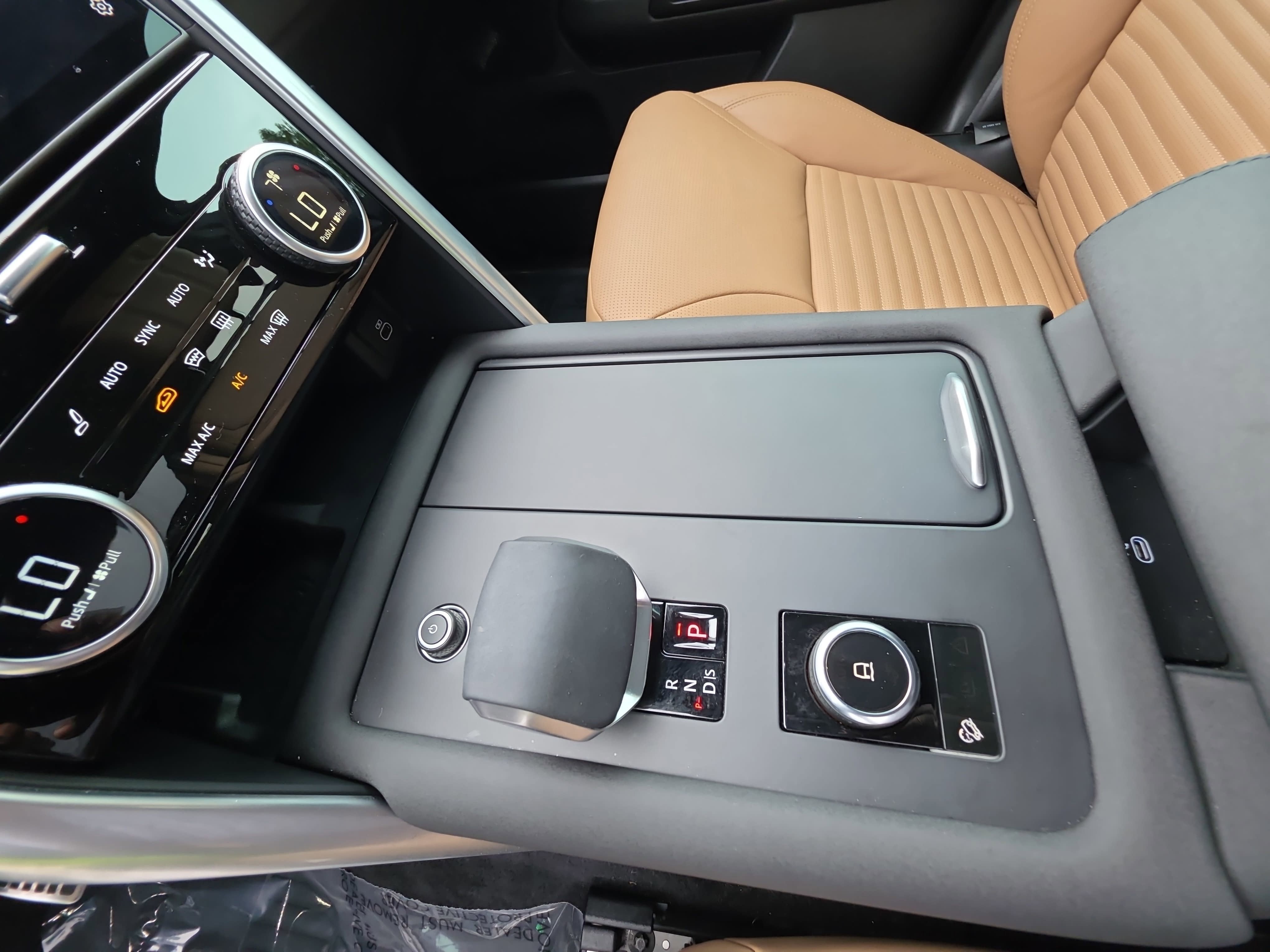 2025 Land Rover Discovery Dynamic SE