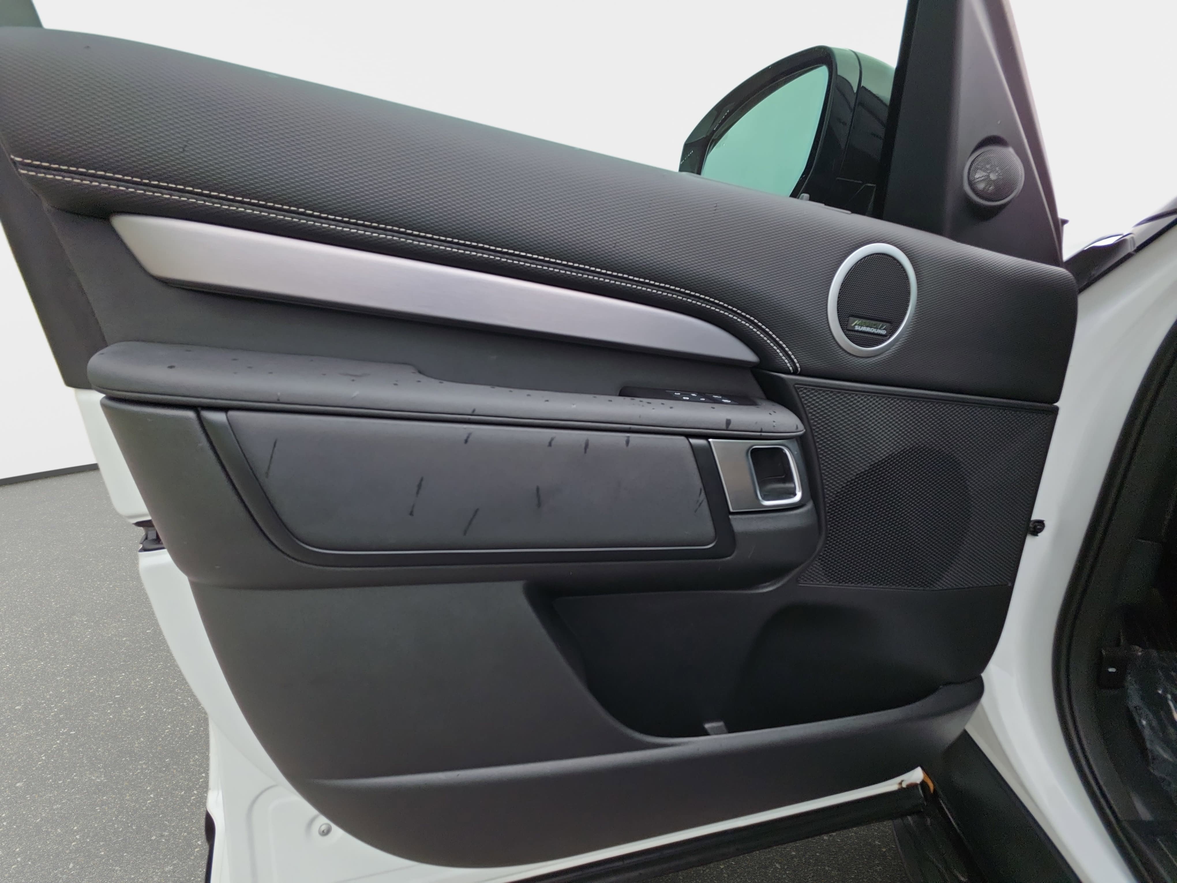 2025 Land Rover Discovery Dynamic SE
