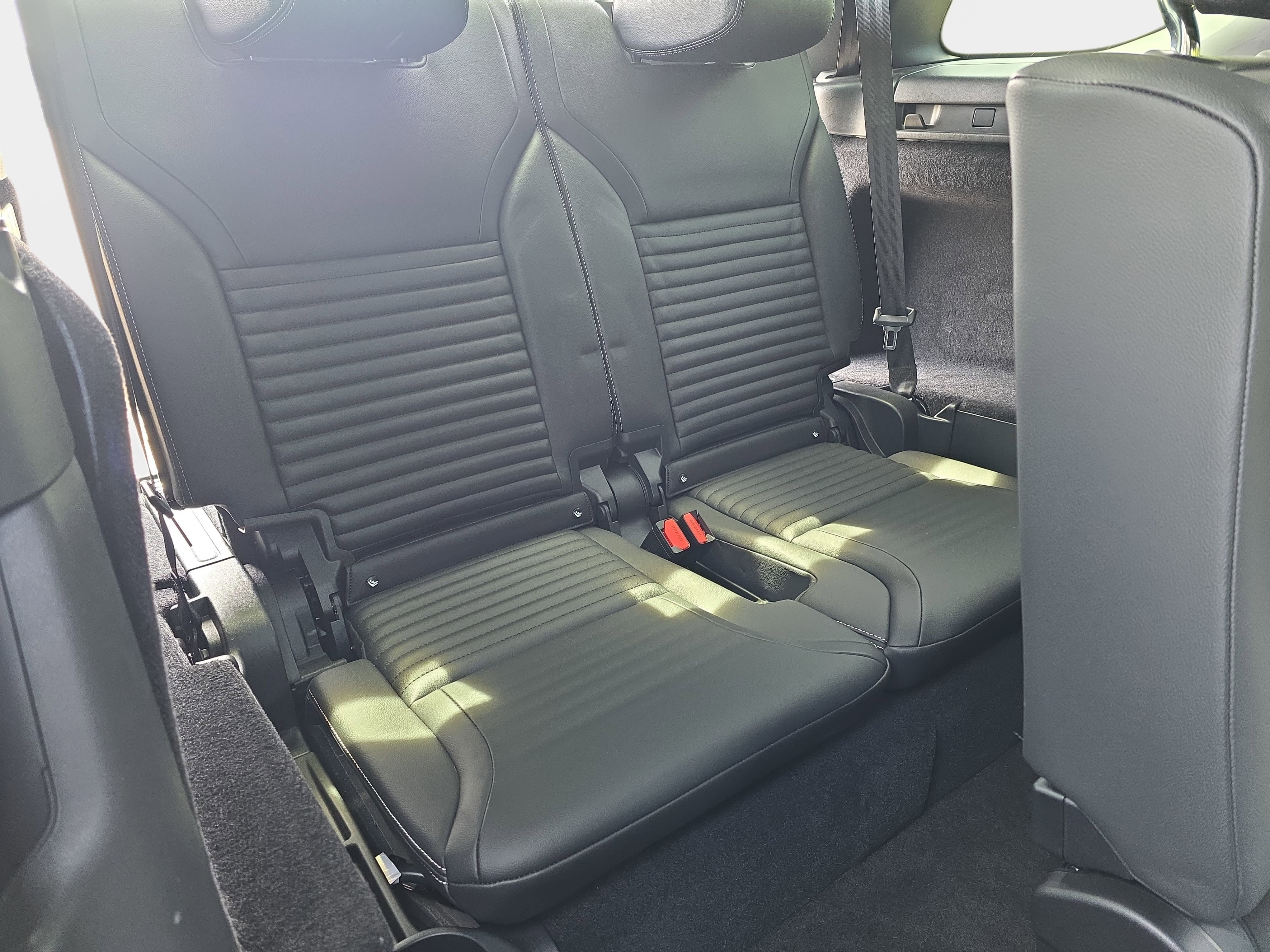 2025 Land Rover Discovery Dynamic SE