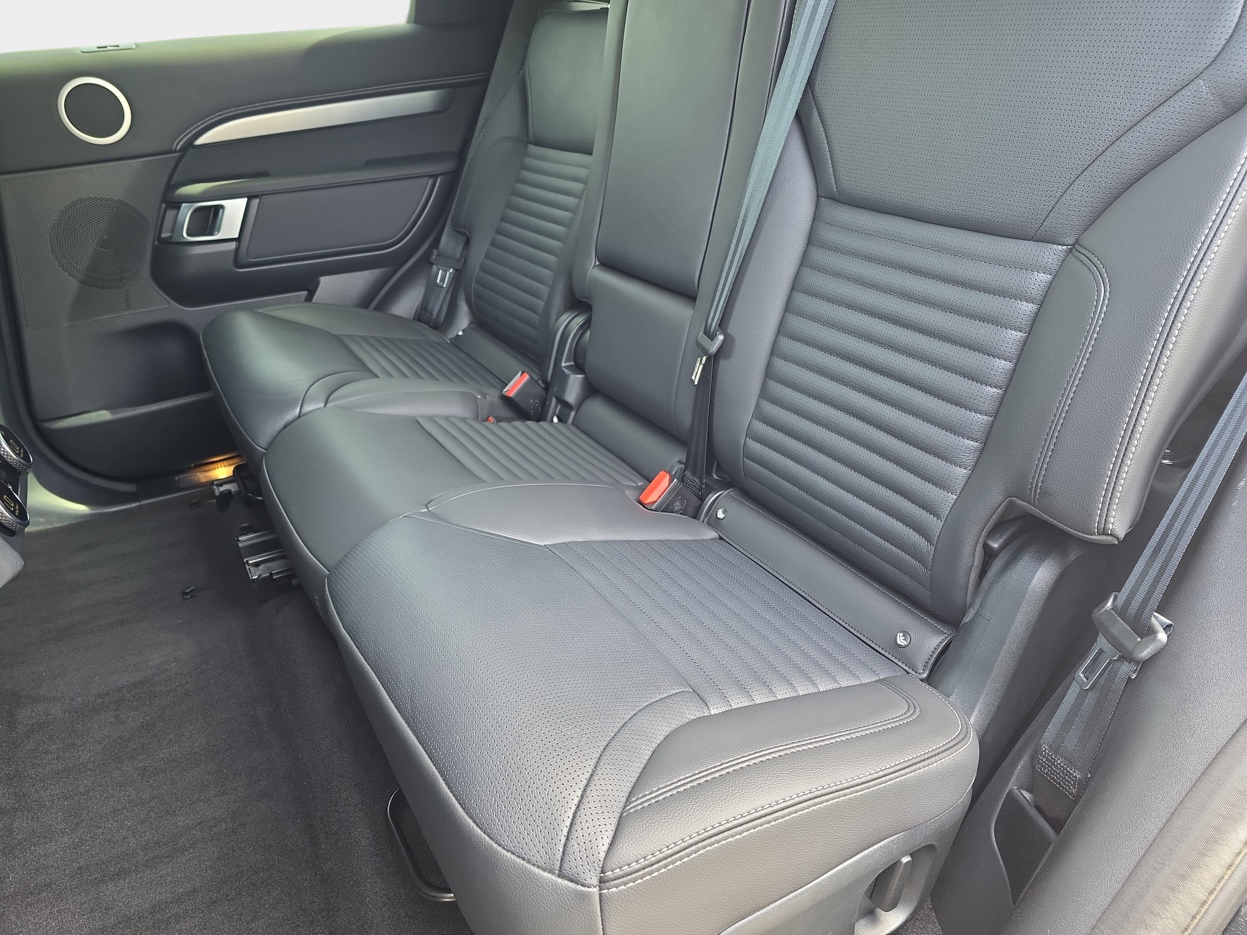 2025 Land Rover Discovery Dynamic SE