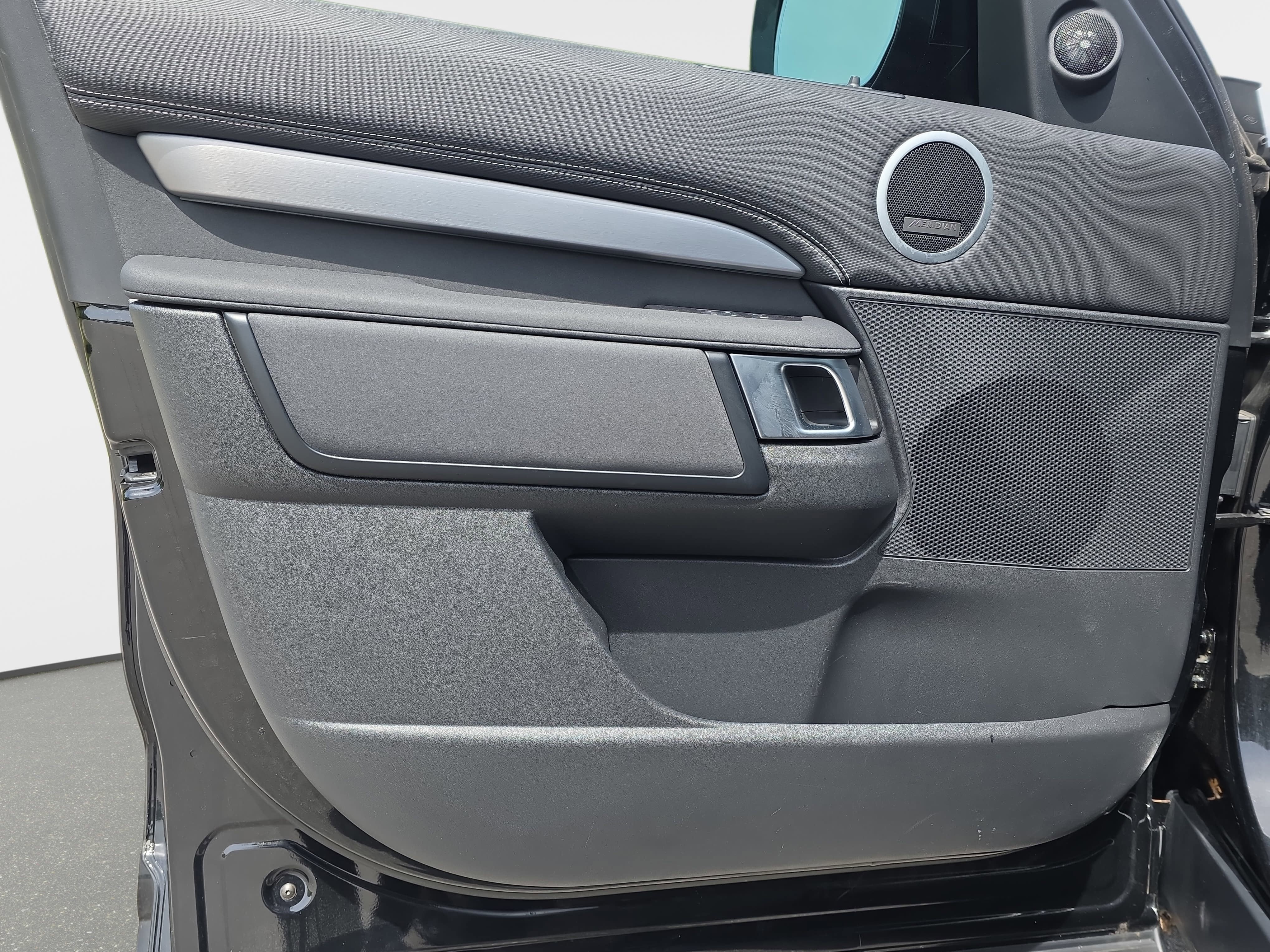 2025 Land Rover Discovery Dynamic SE