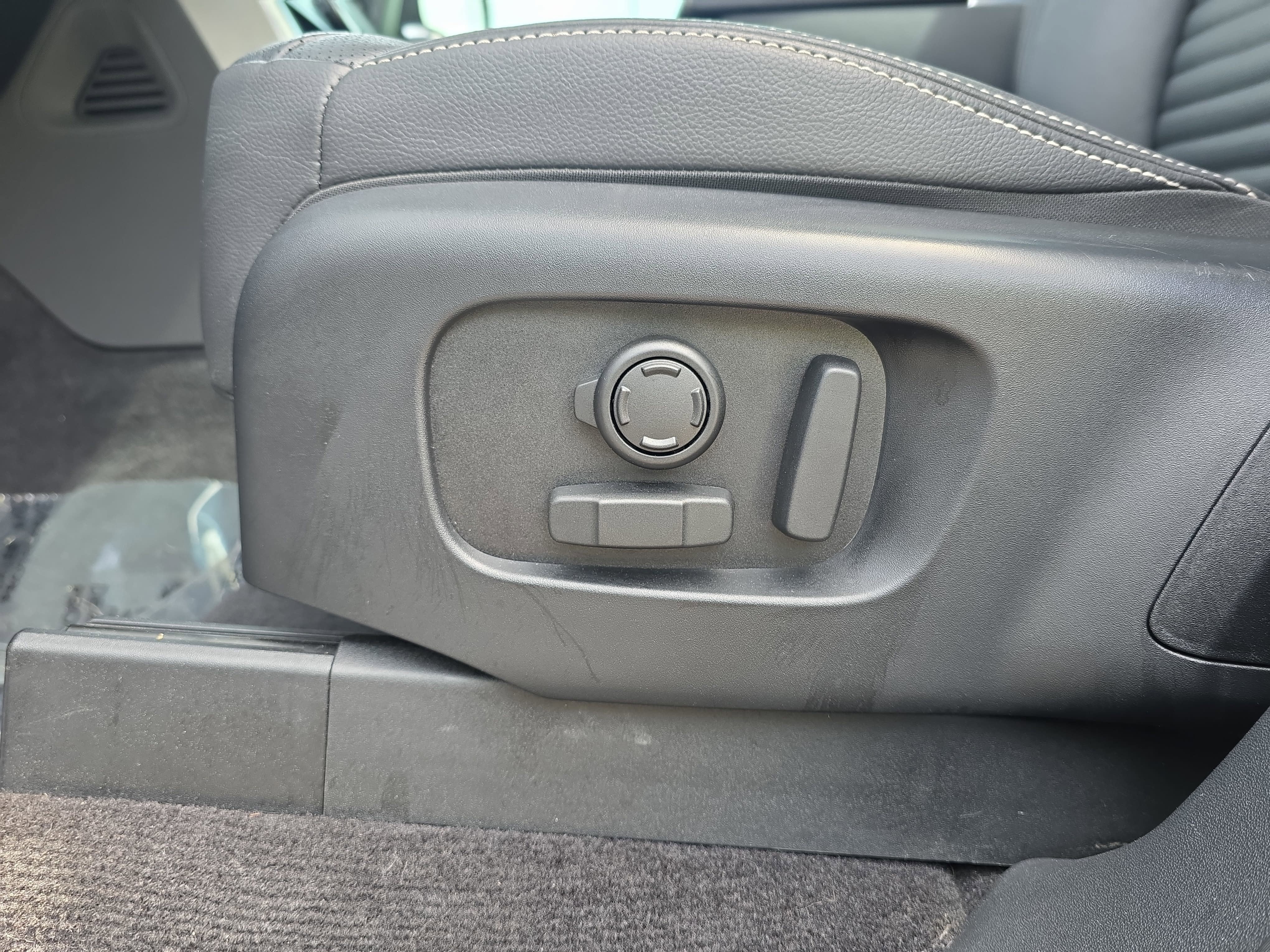 2025 Land Rover Discovery Dynamic SE