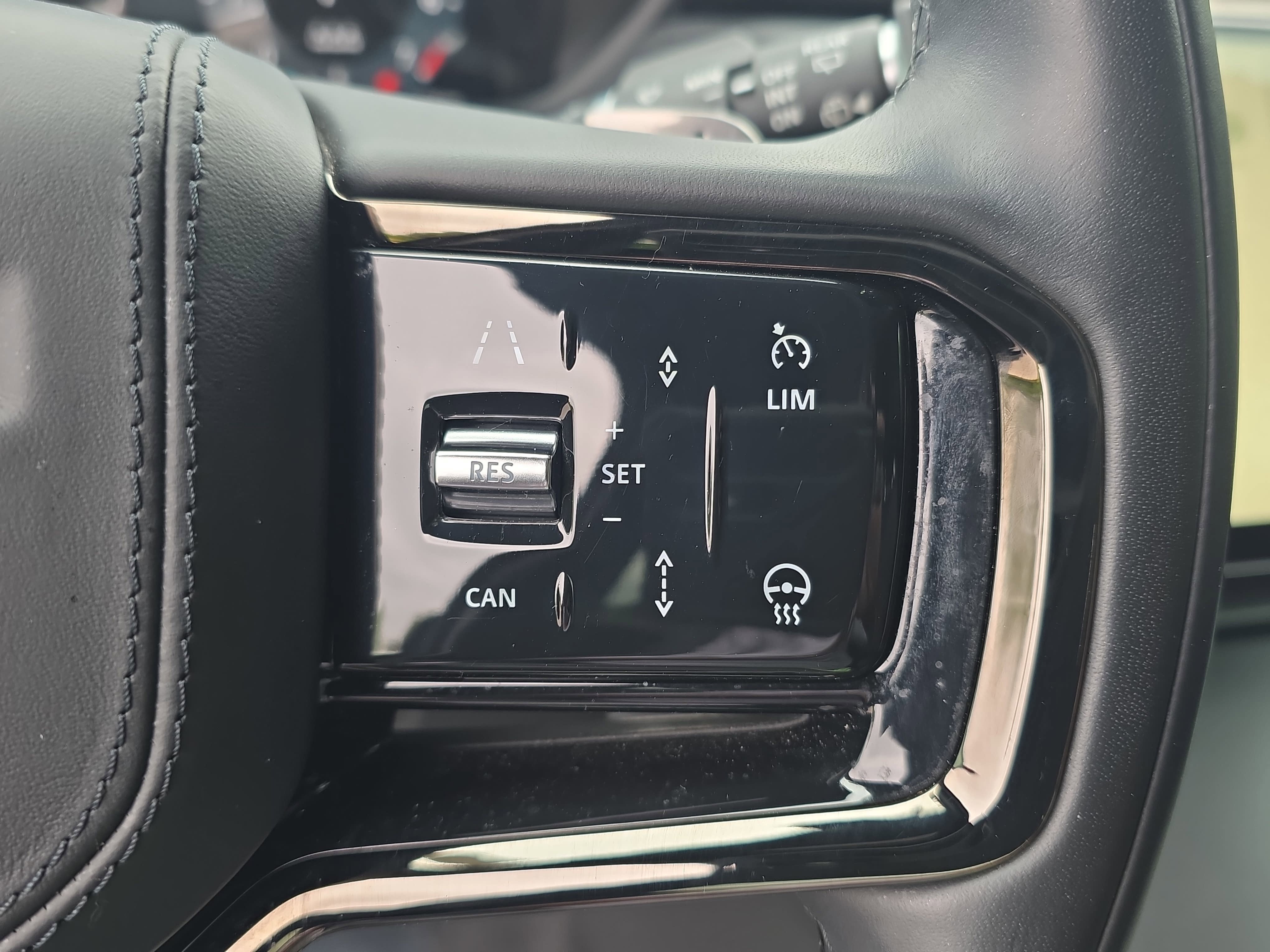 2024 Land Rover Range Rover Velar Dynamic SE