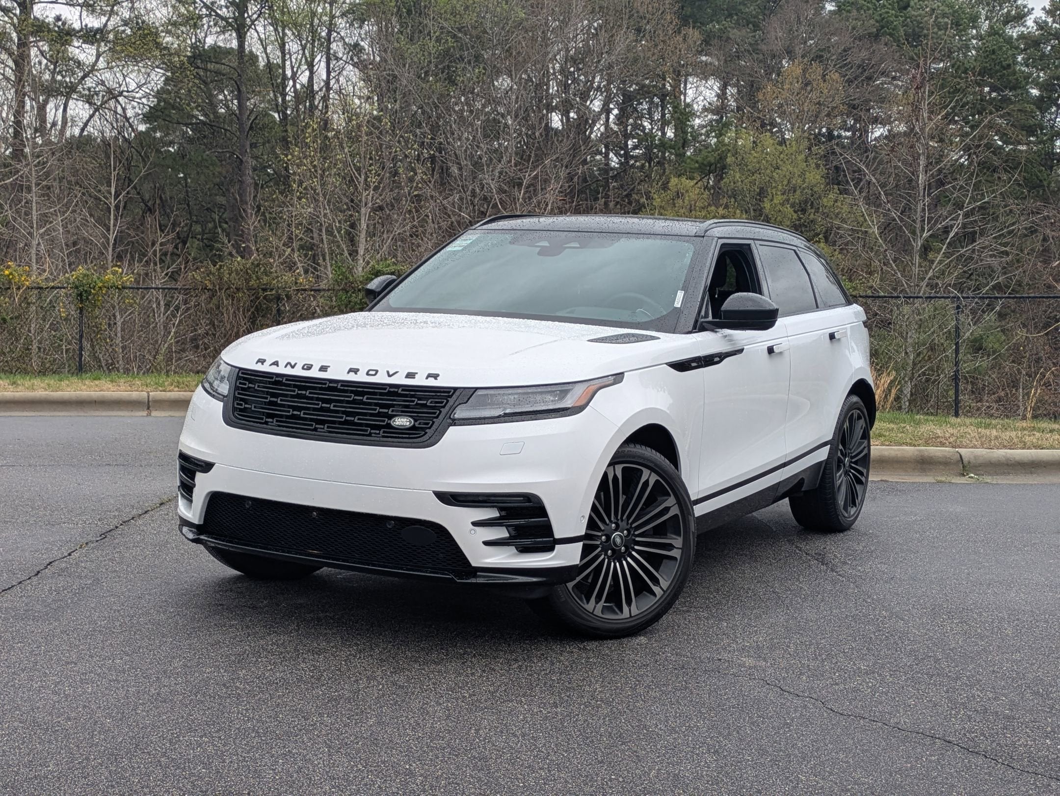 2026 Land Rover Range Rover Velar Dynamic SE