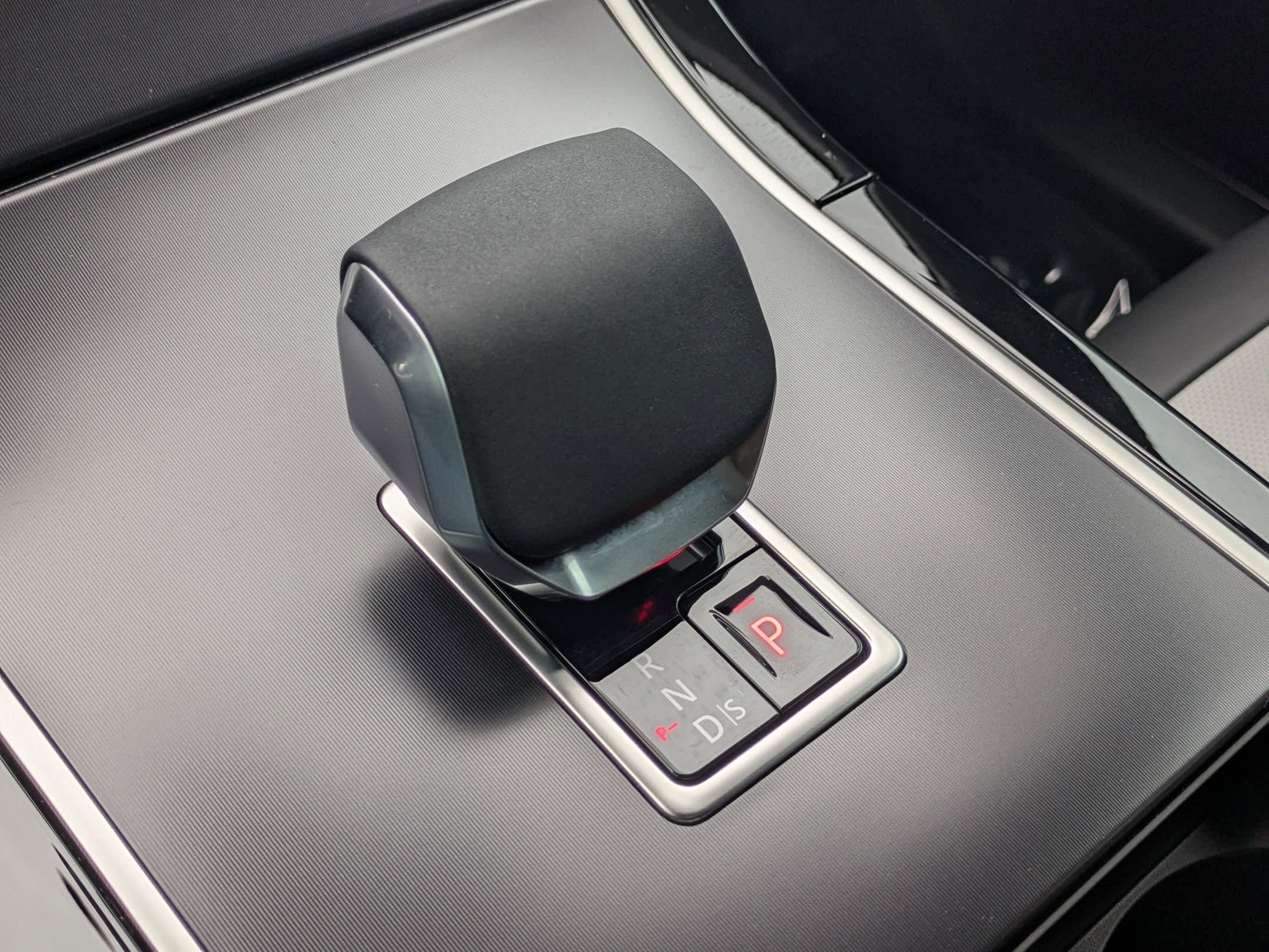 2026 Land Rover Range Rover Velar Dynamic SE