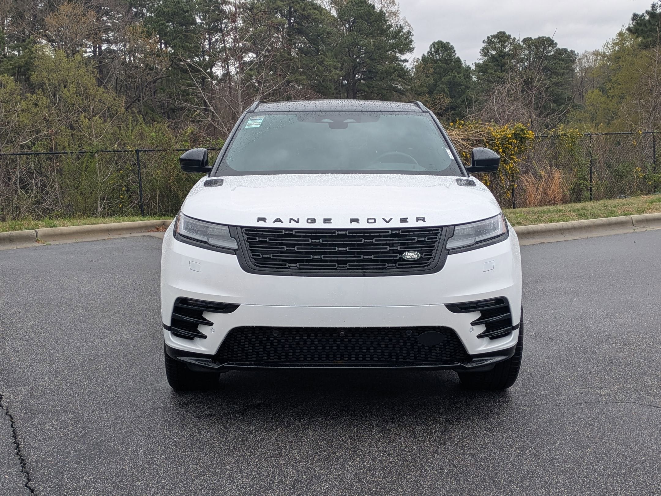 2026 Land Rover Range Rover Velar Dynamic SE