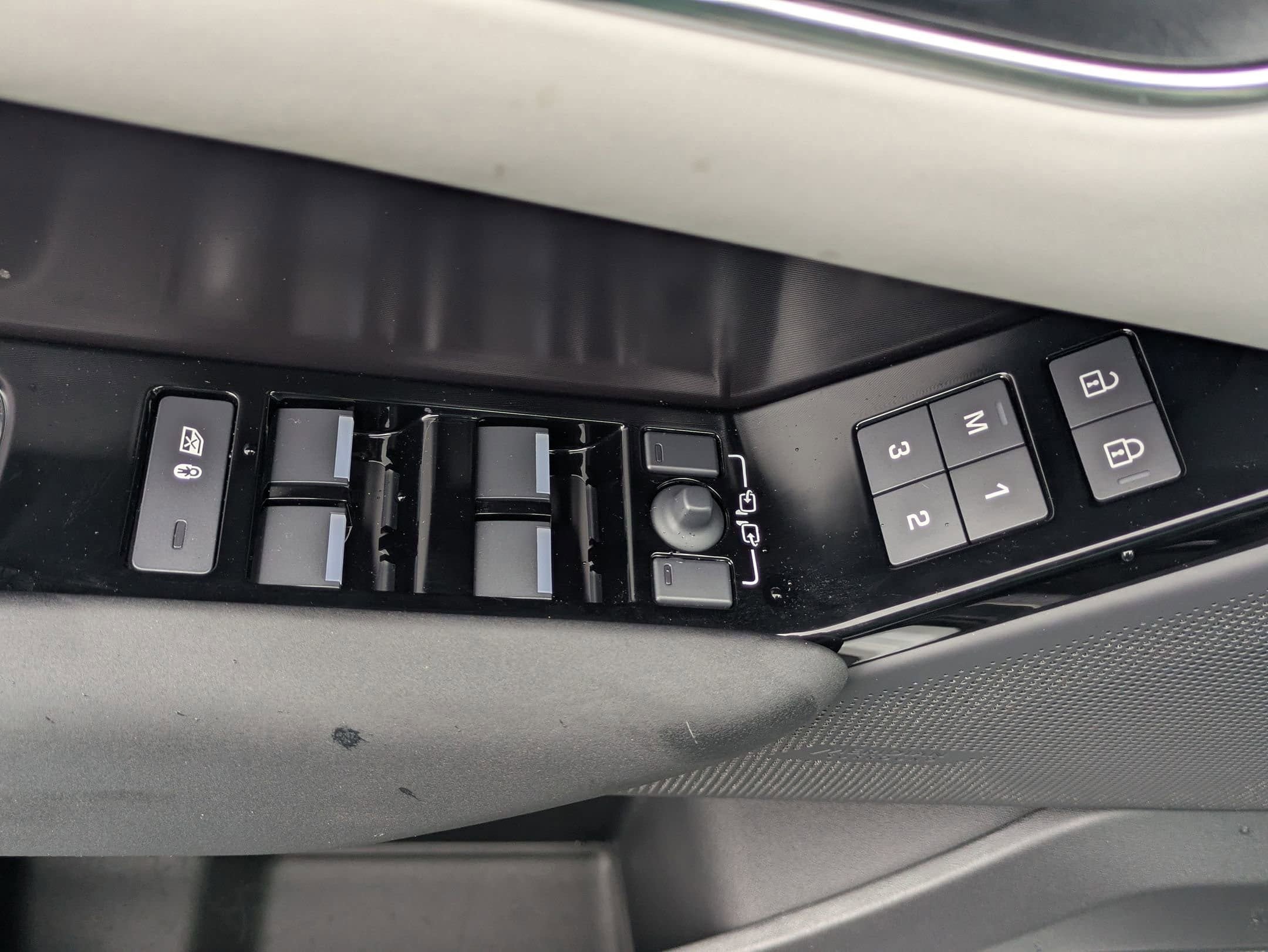 2026 Land Rover Range Rover Velar Dynamic SE