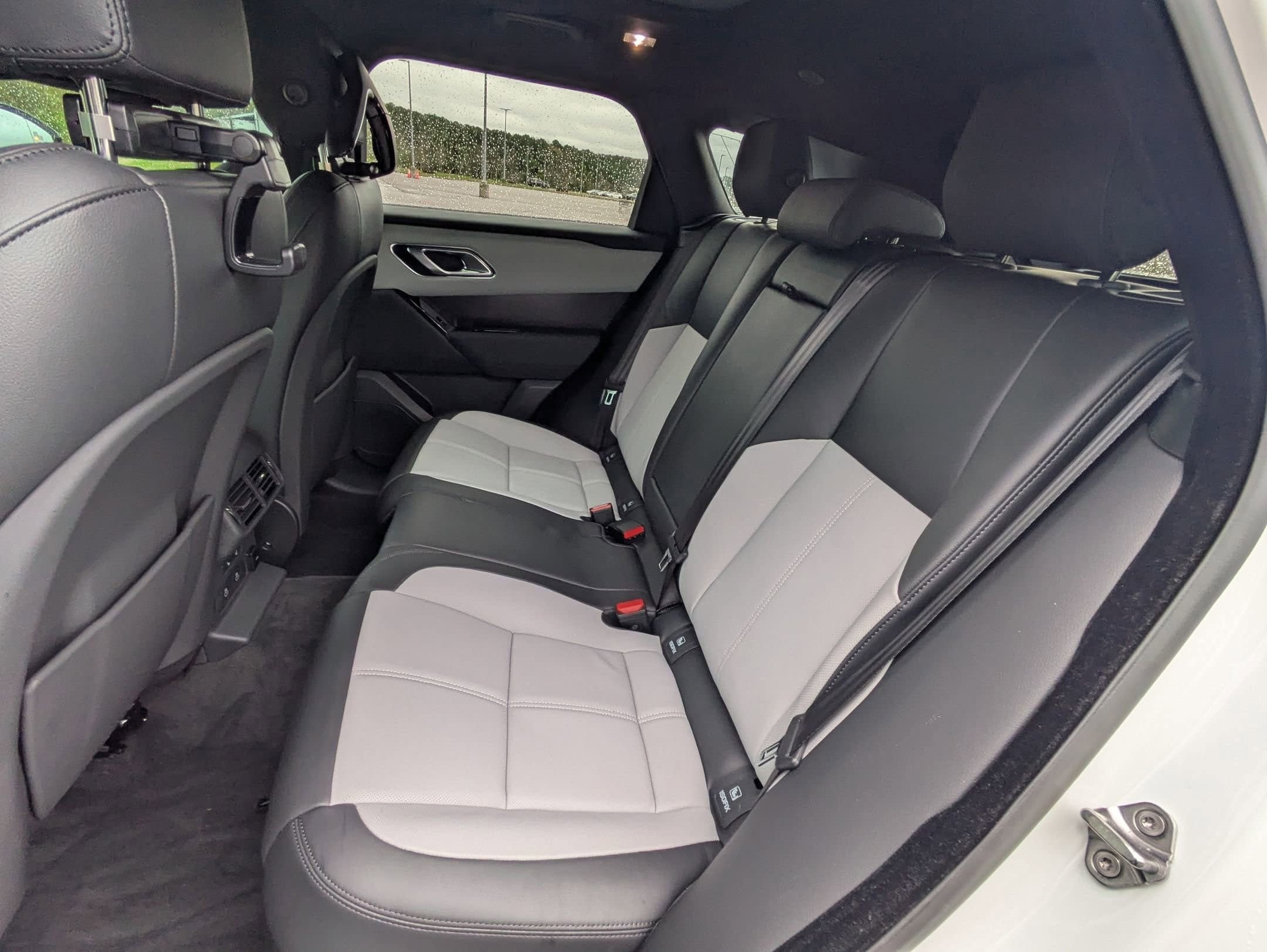 2026 Land Rover Range Rover Velar Dynamic SE