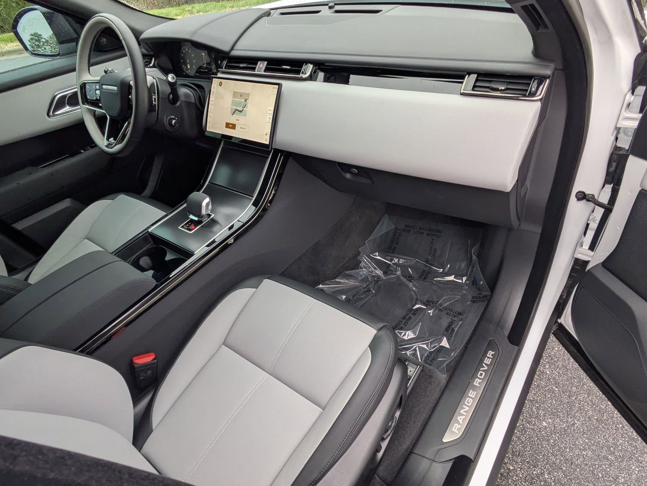 2026 Land Rover Range Rover Velar Dynamic SE