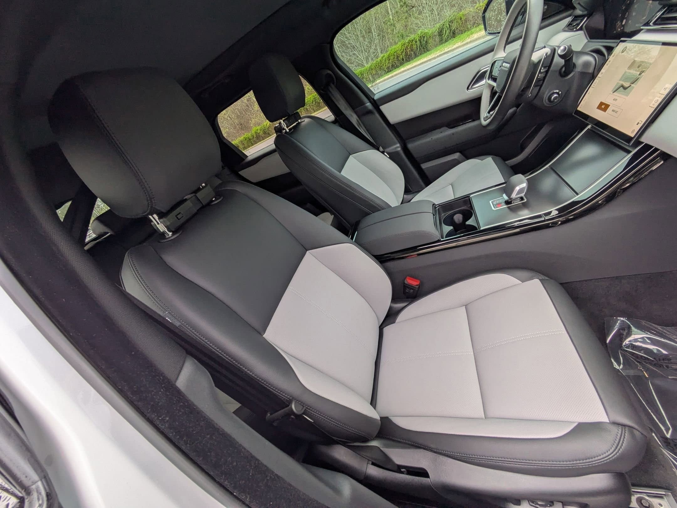 2026 Land Rover Range Rover Velar Dynamic SE