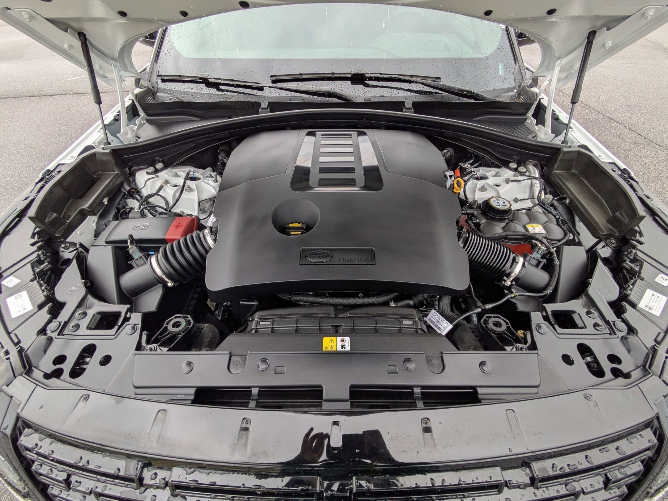 2026 Land Rover Range Rover Velar Dynamic SE