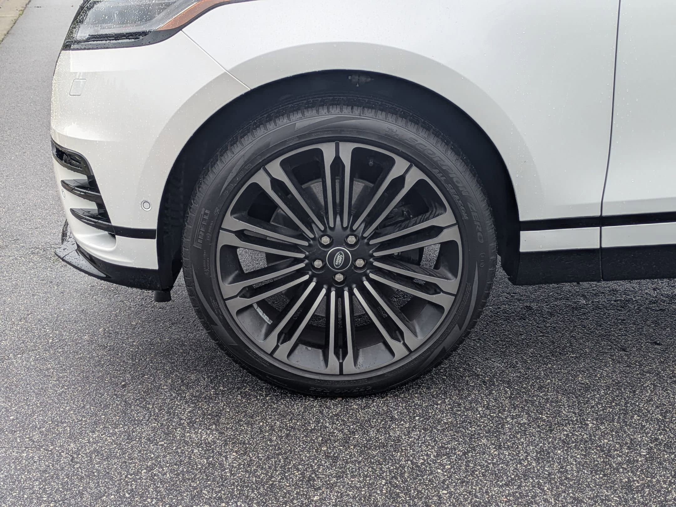 2026 Land Rover Range Rover Velar Dynamic SE