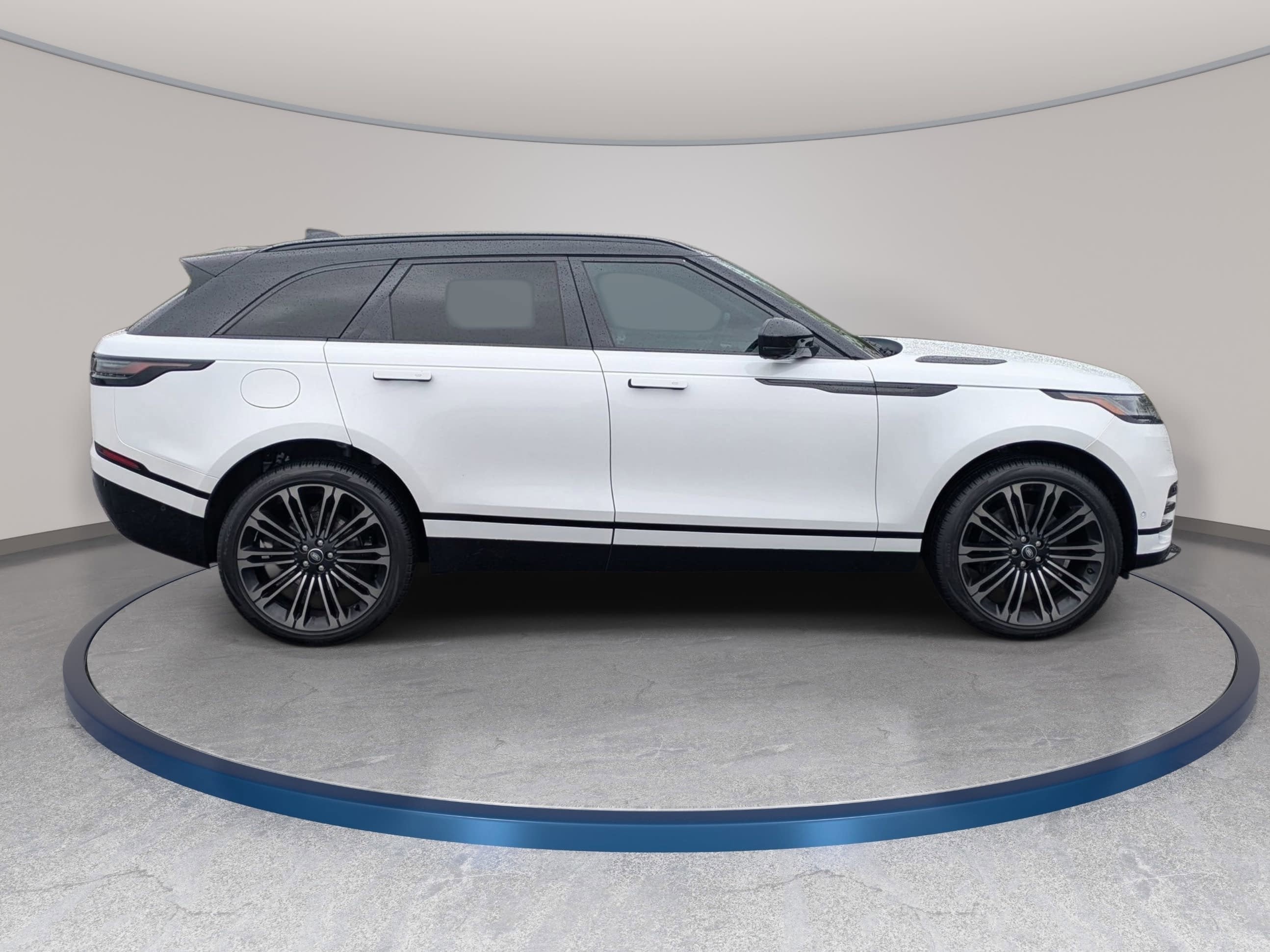 2026 Land Rover Range Rover Velar Dynamic SE
