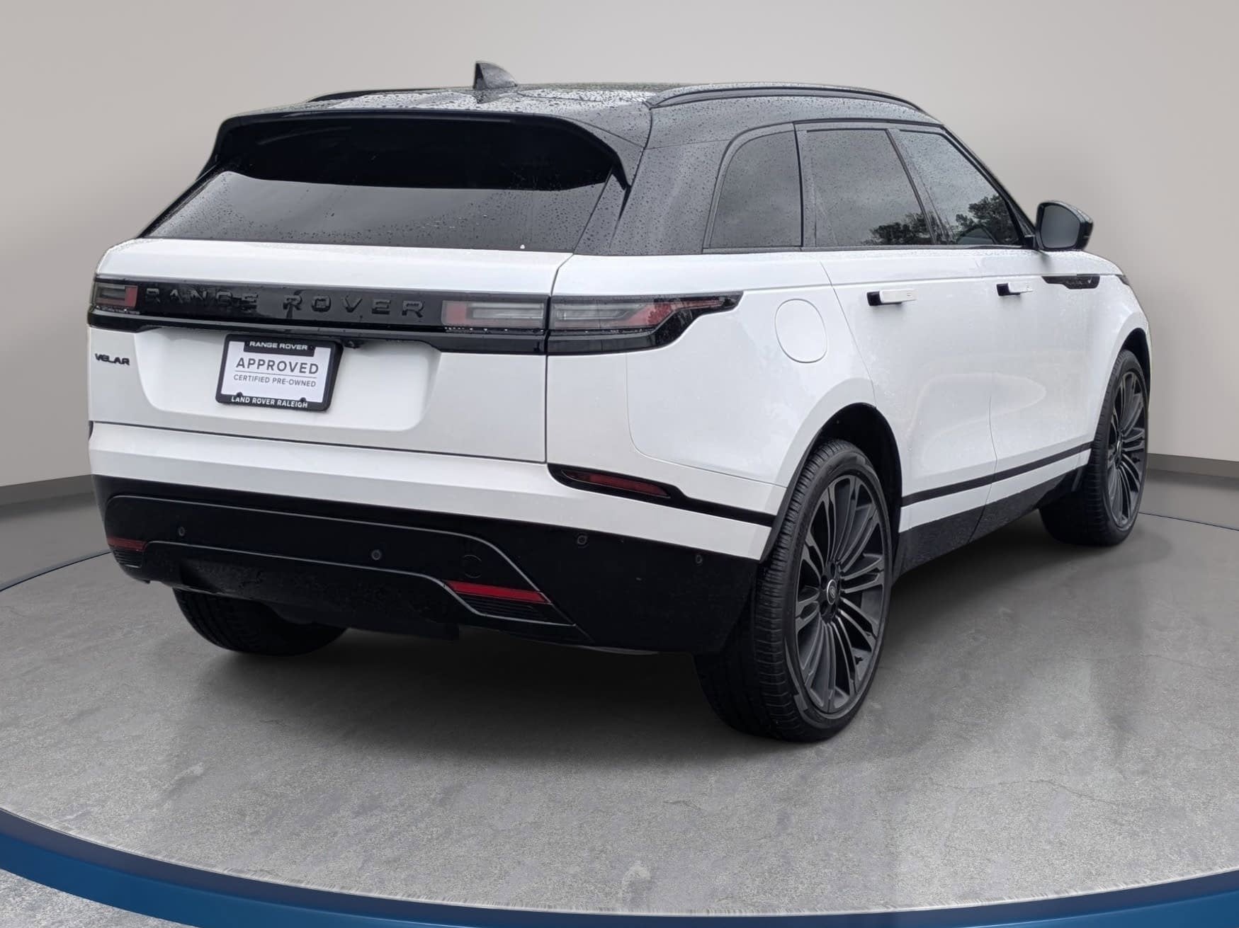 2026 Land Rover Range Rover Velar Dynamic SE