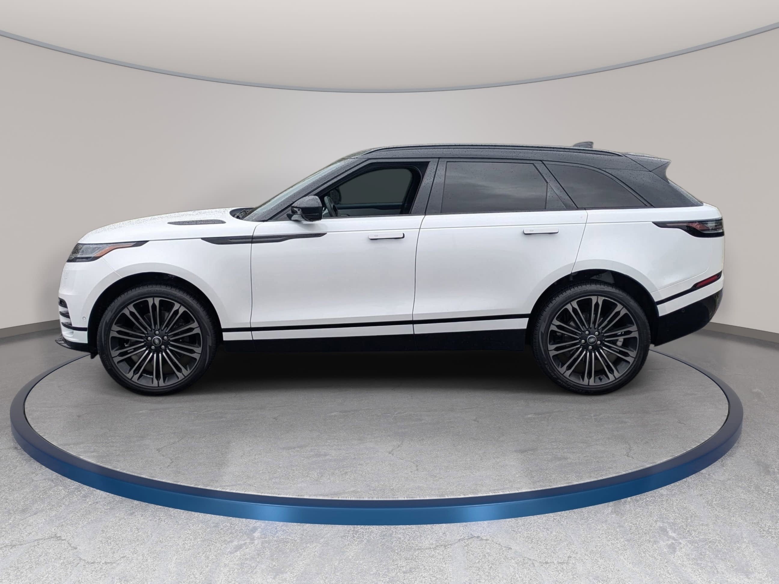 2026 Land Rover Range Rover Velar Dynamic SE