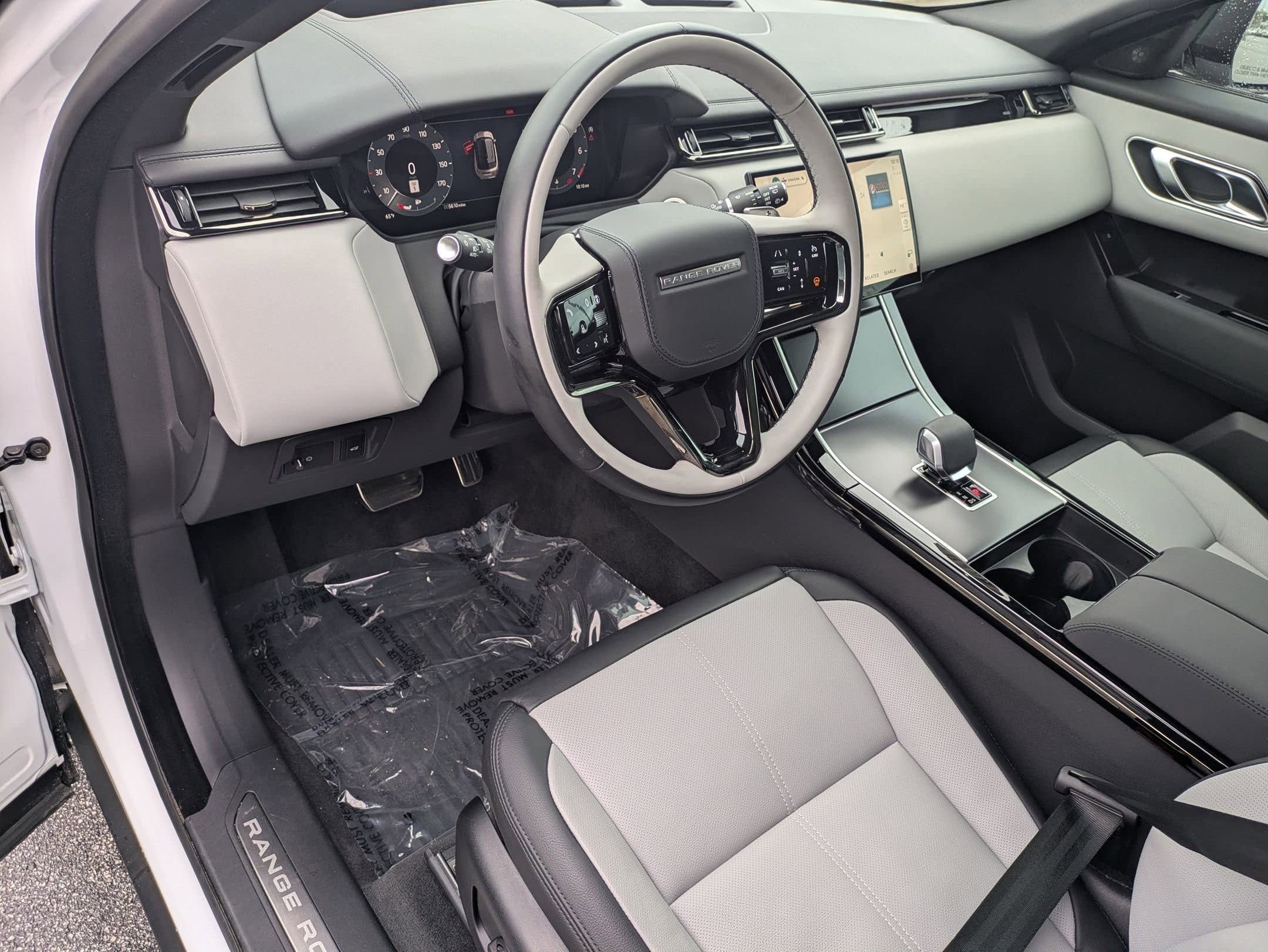 2026 Land Rover Range Rover Velar Dynamic SE