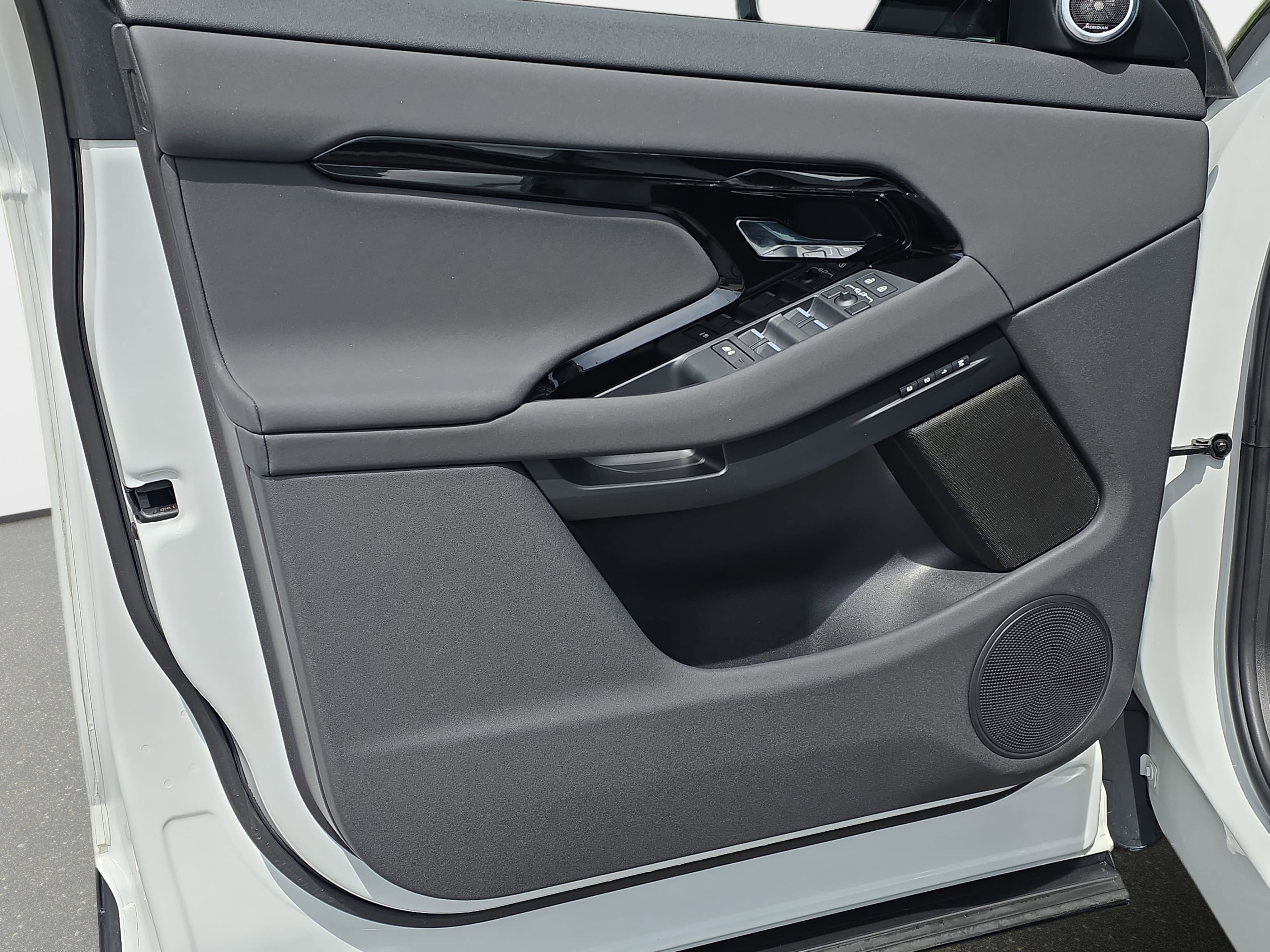 2025 Land Rover Range Rover Evoque Dynamic SE