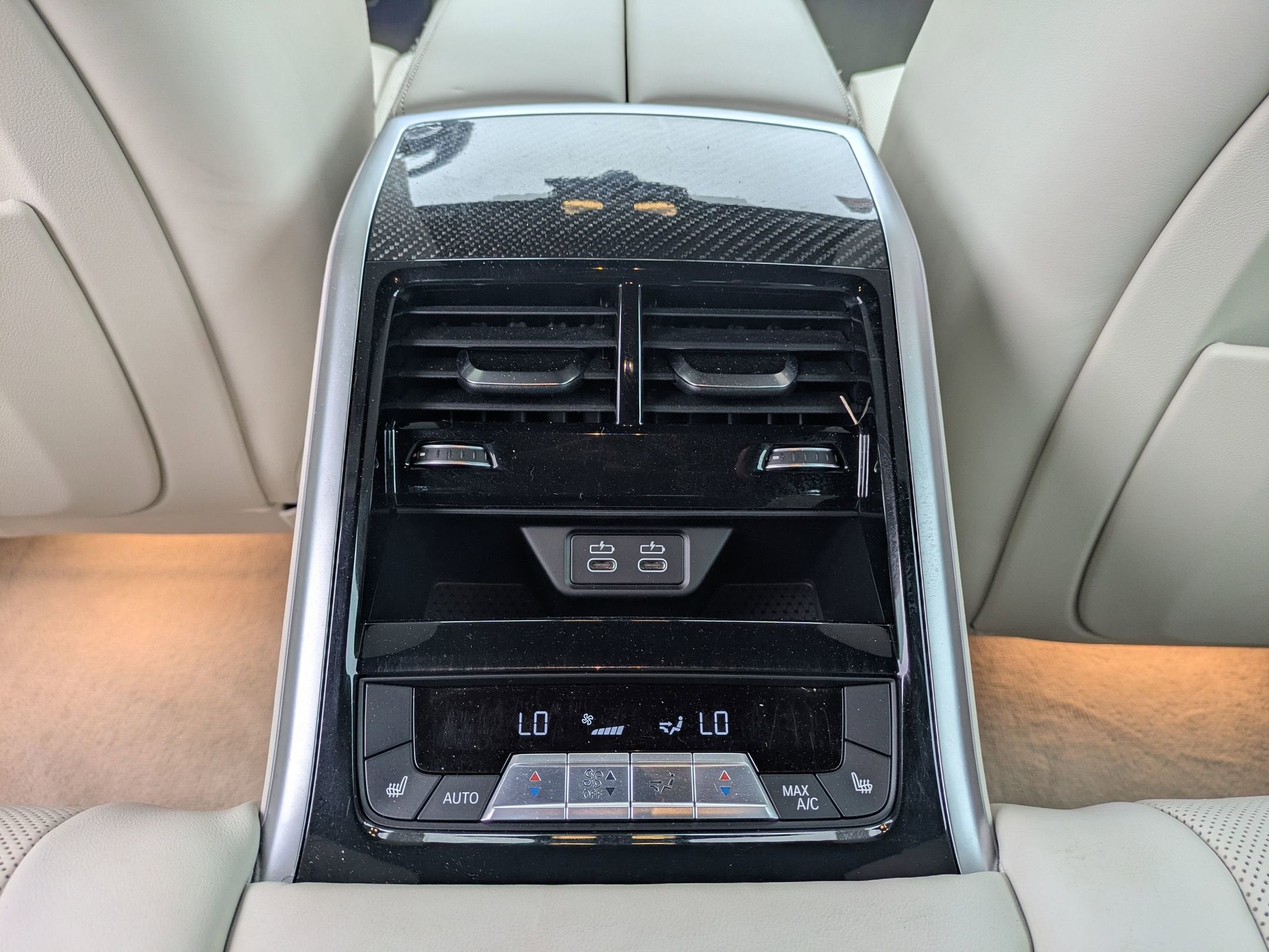 2025 BMW 8 Series M850i