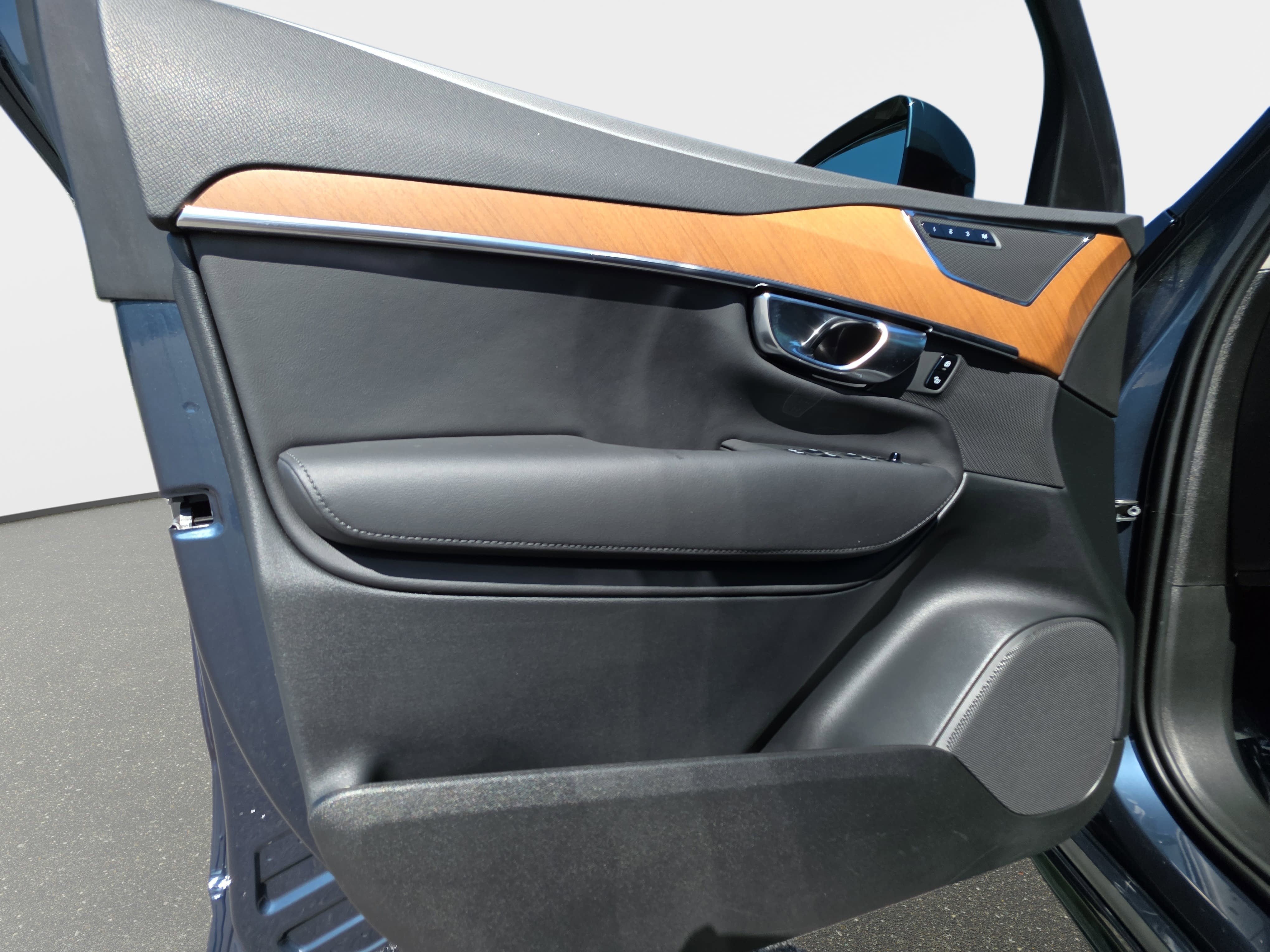 2025 Volvo XC90 Plus