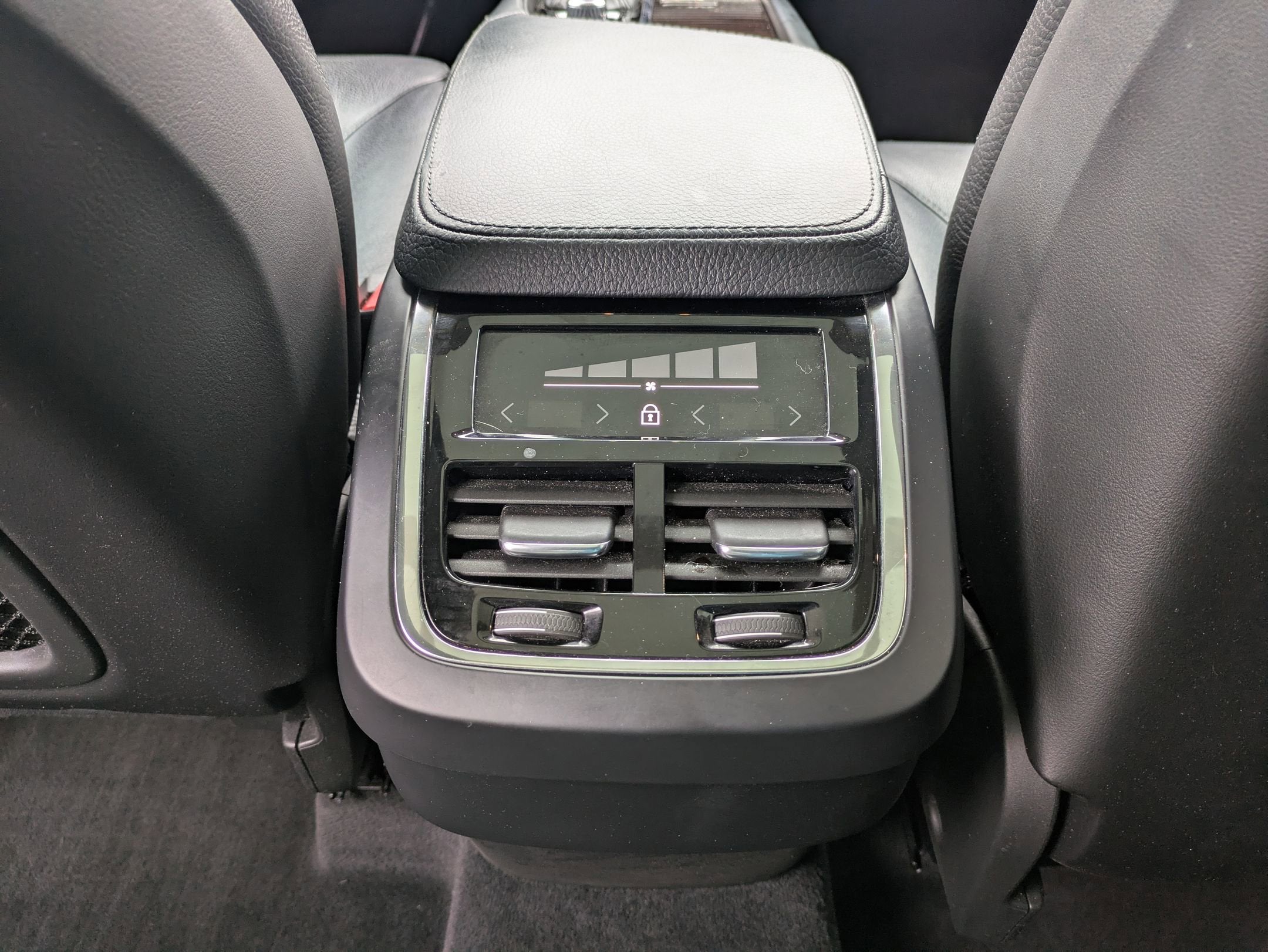 2018 Volvo XC90 Momentum