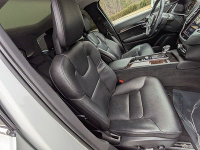 2018 Volvo XC90 Momentum