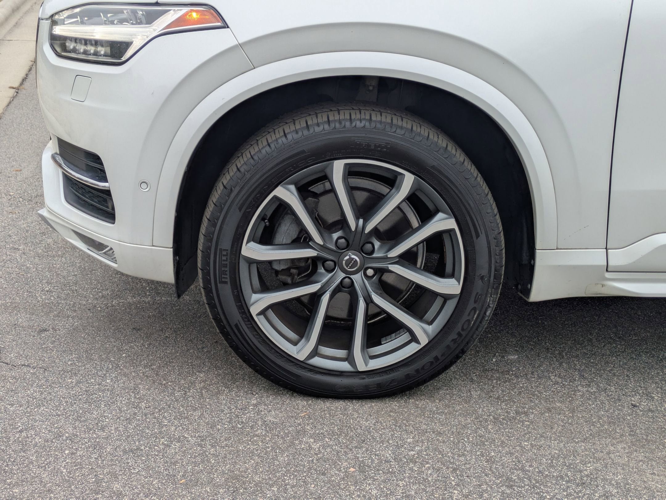 2018 Volvo XC90 Momentum