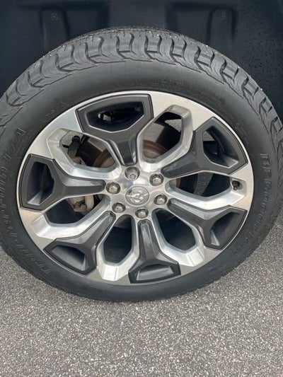 2019 RAM 1500 Laramie 4x4 Crew Cab 6'4 Box
