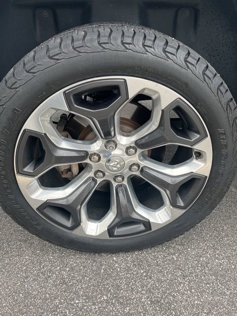 2019 RAM 1500 Laramie 4x4 Crew Cab 6'4 Box