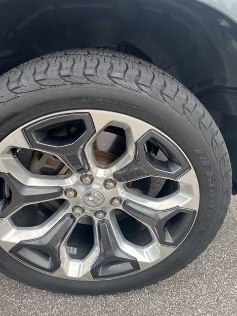 2019 RAM 1500 Laramie 4x4 Crew Cab 6'4 Box