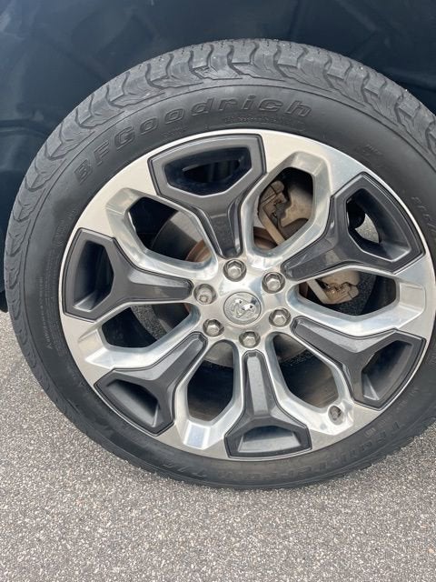 2019 RAM 1500 Laramie 4x4 Crew Cab 6'4 Box