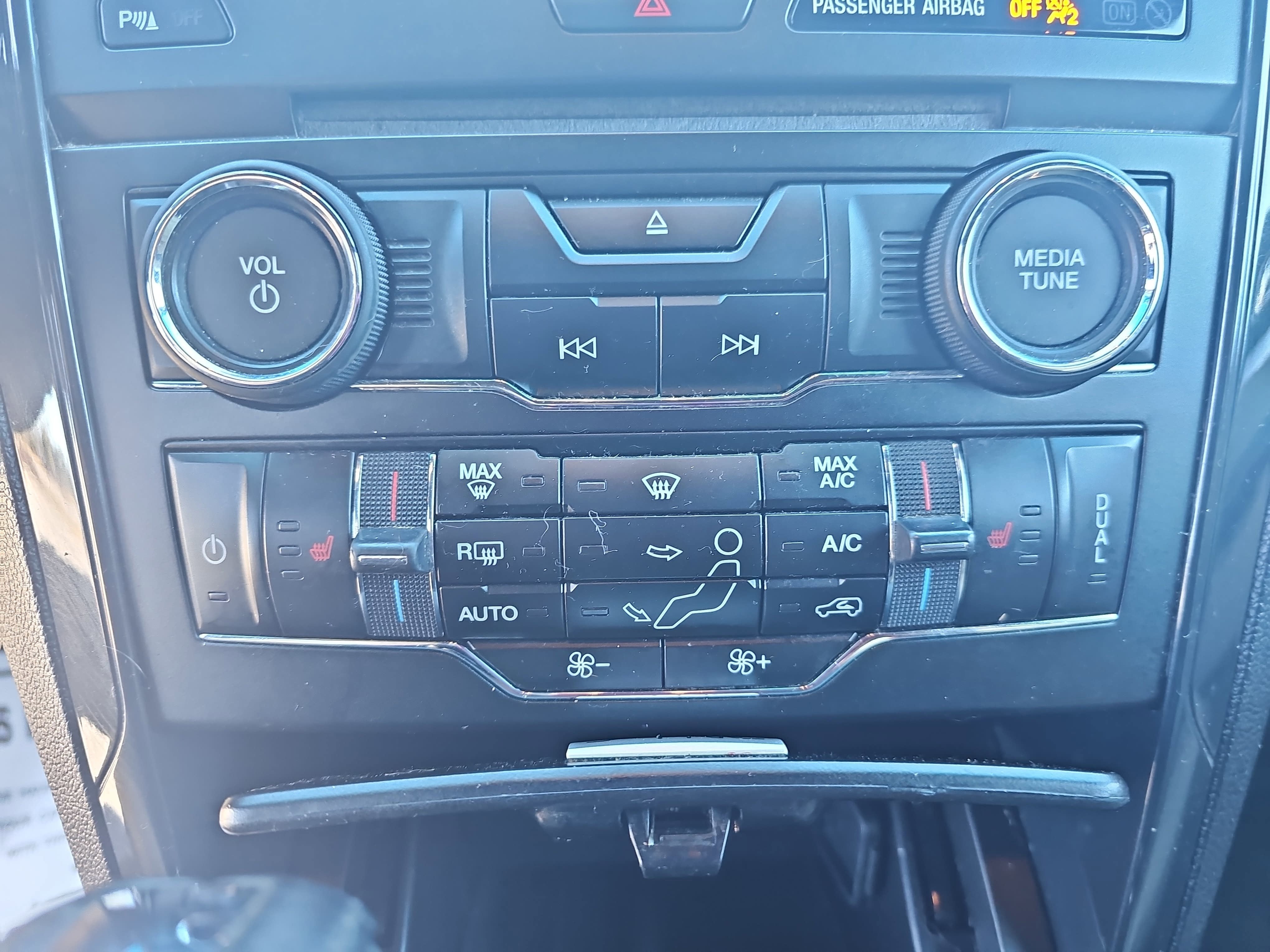 2016 Ford Explorer FWD 4dr XLT