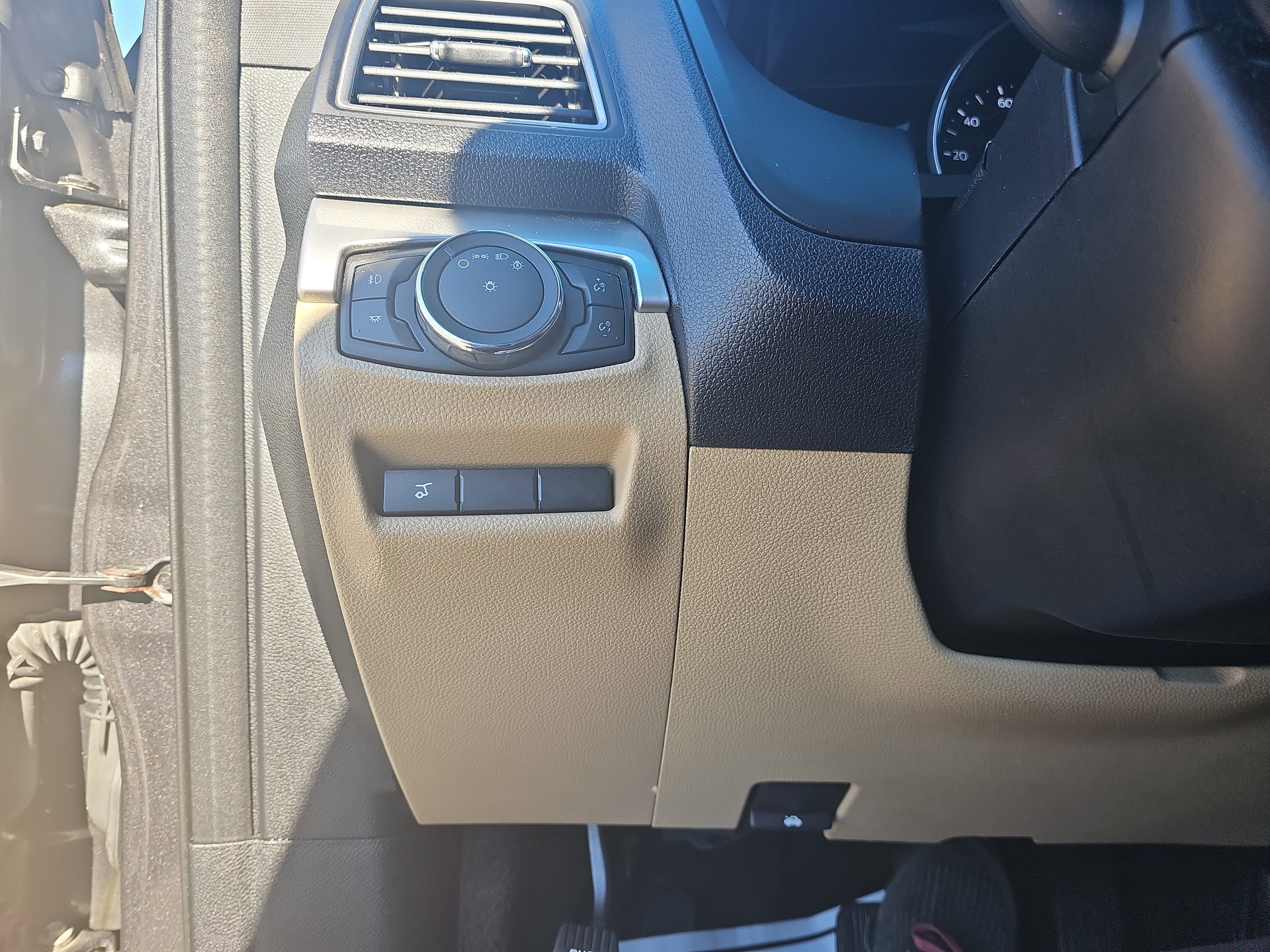 2016 Ford Explorer FWD 4dr XLT