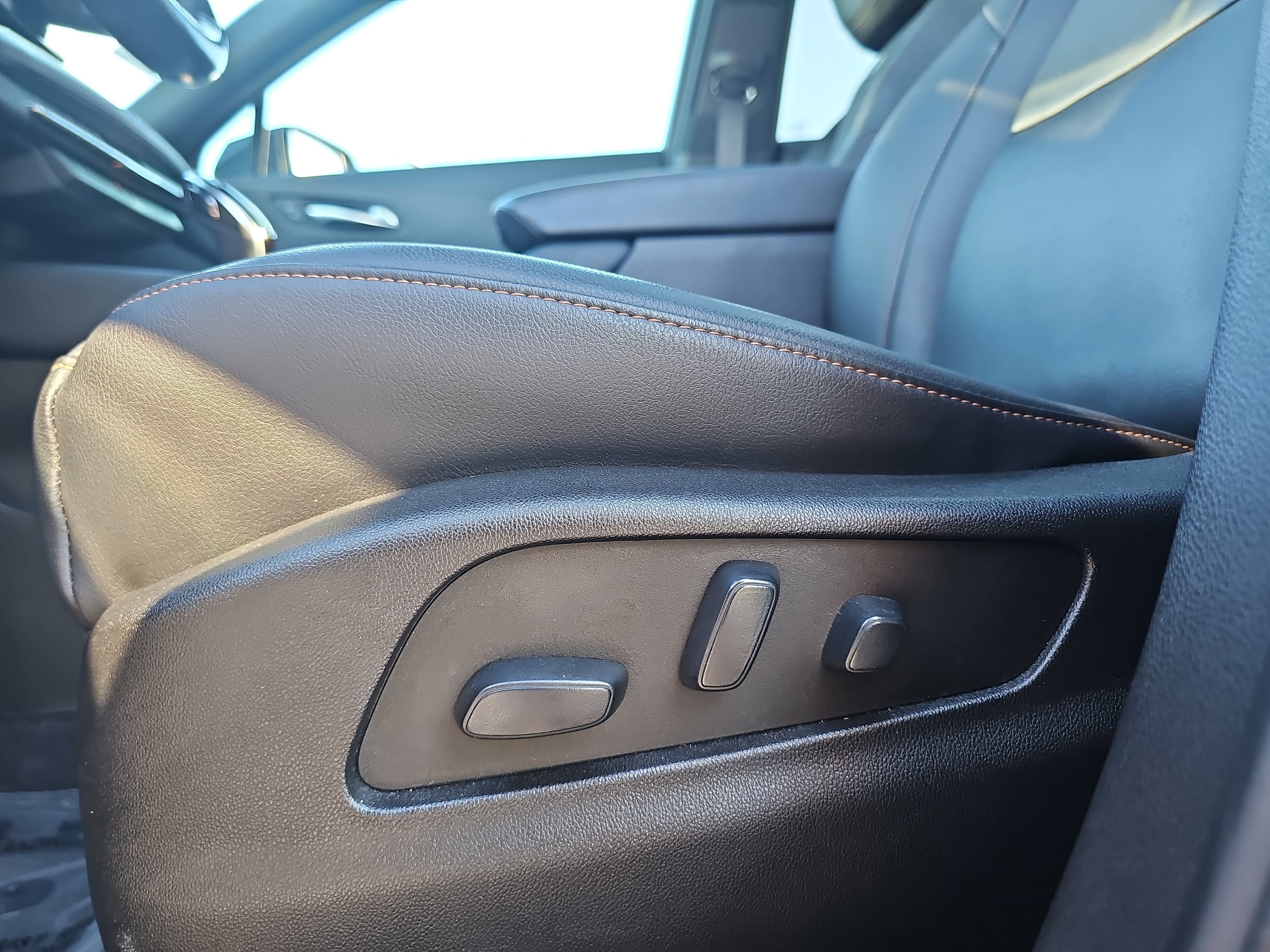 2022 Cadillac XT4 FWD 4dr Sport