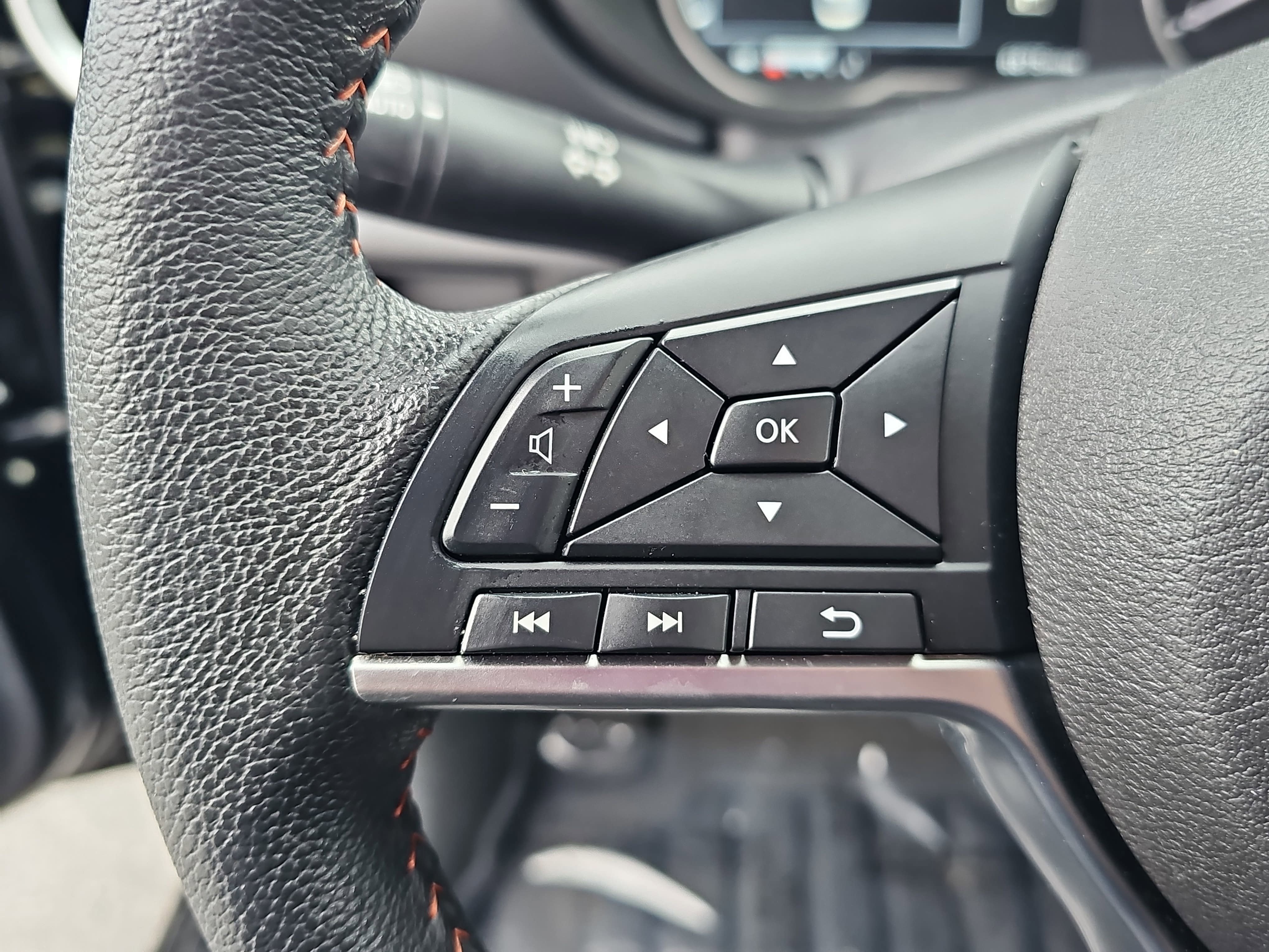 2025 Nissan Versa SR CVT