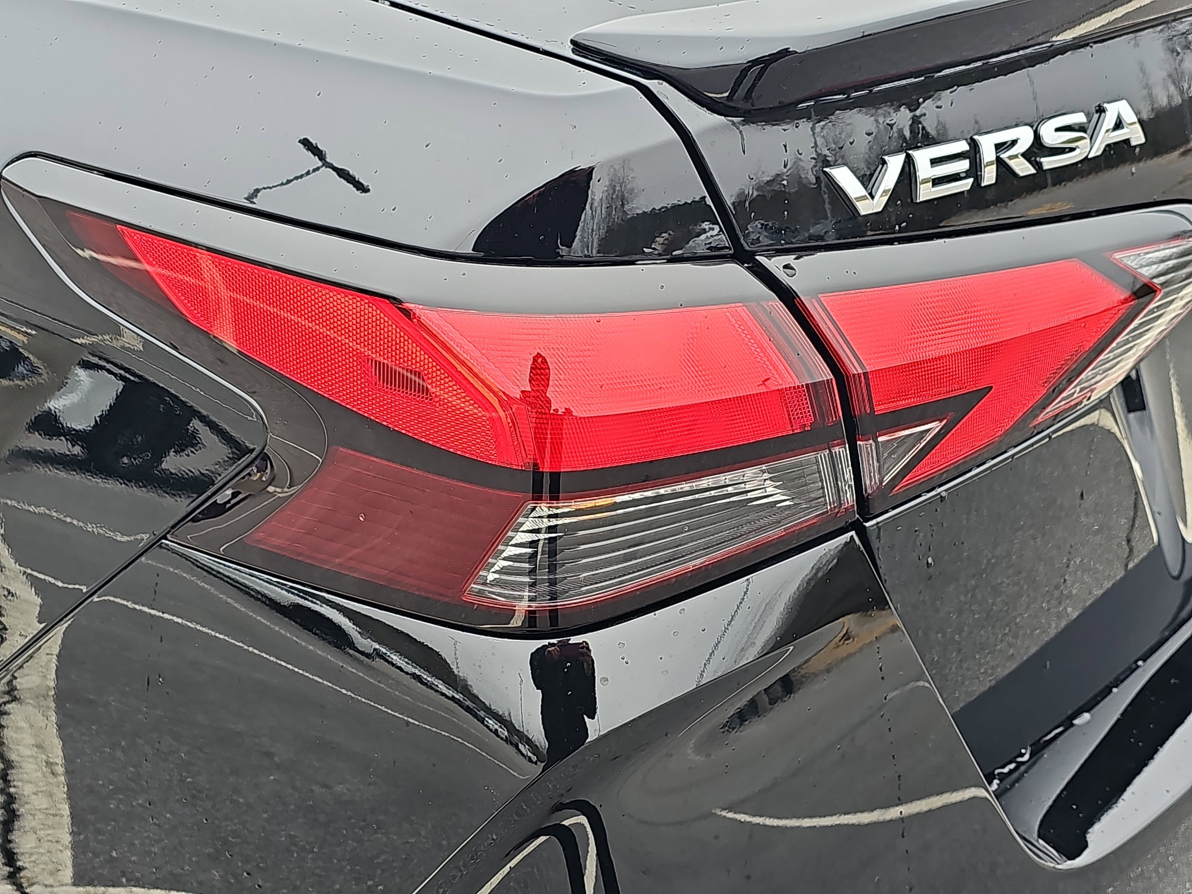 2025 Nissan Versa SR CVT