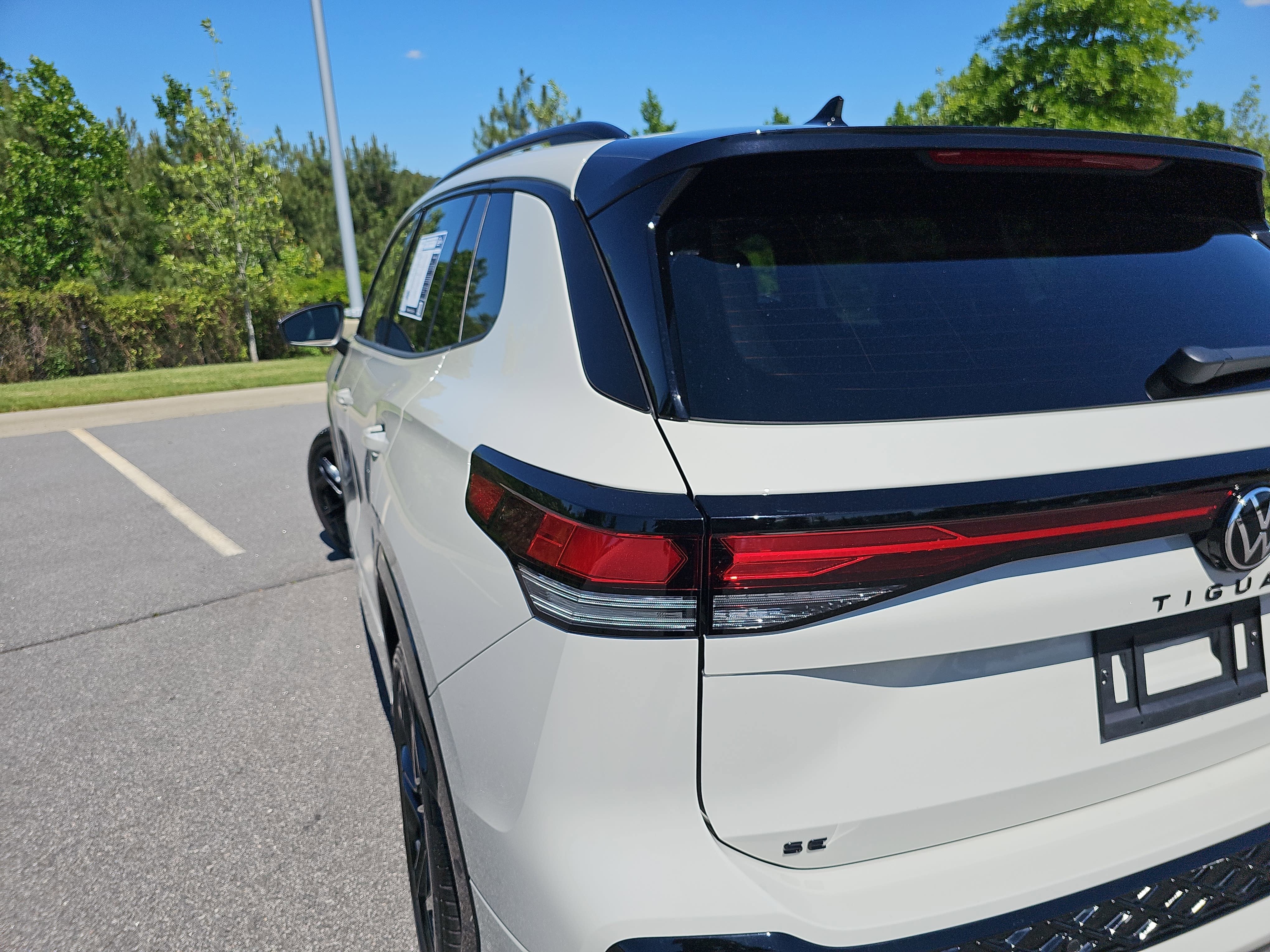 2025 Volkswagen Tiguan 2.0T SE R-Line Black 4MOTION