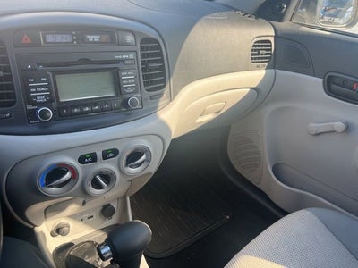2010 Hyundai Accent 4dr Sdn Auto GLS