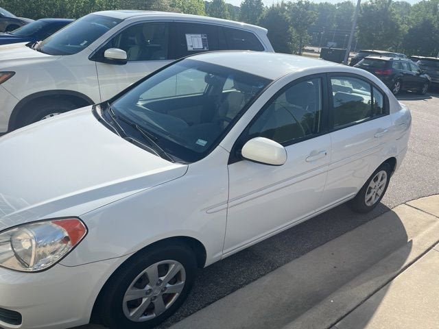 2010 Hyundai Accent 4dr Sdn Auto GLS