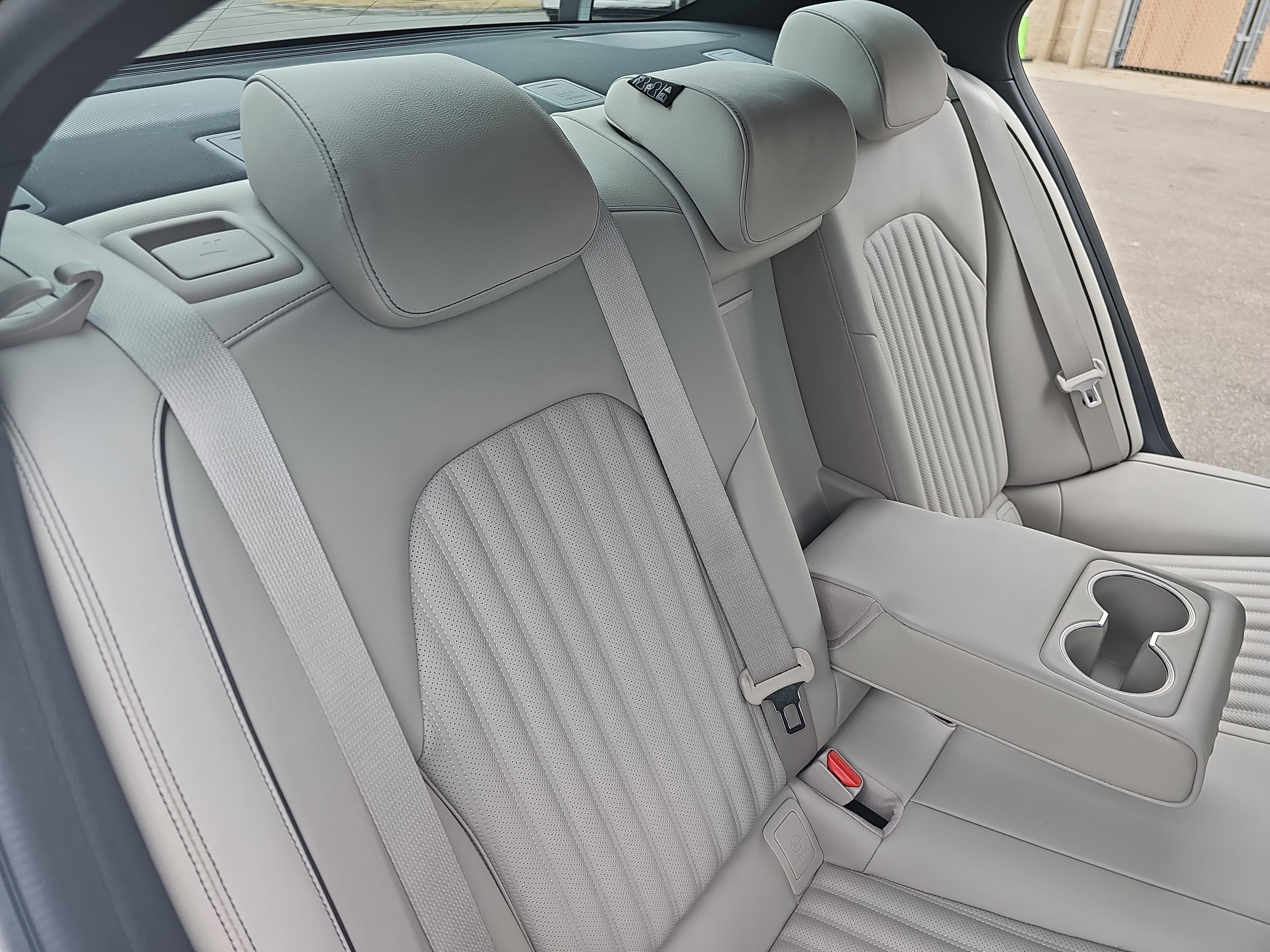 2023 Genesis G70 2.0T RWD